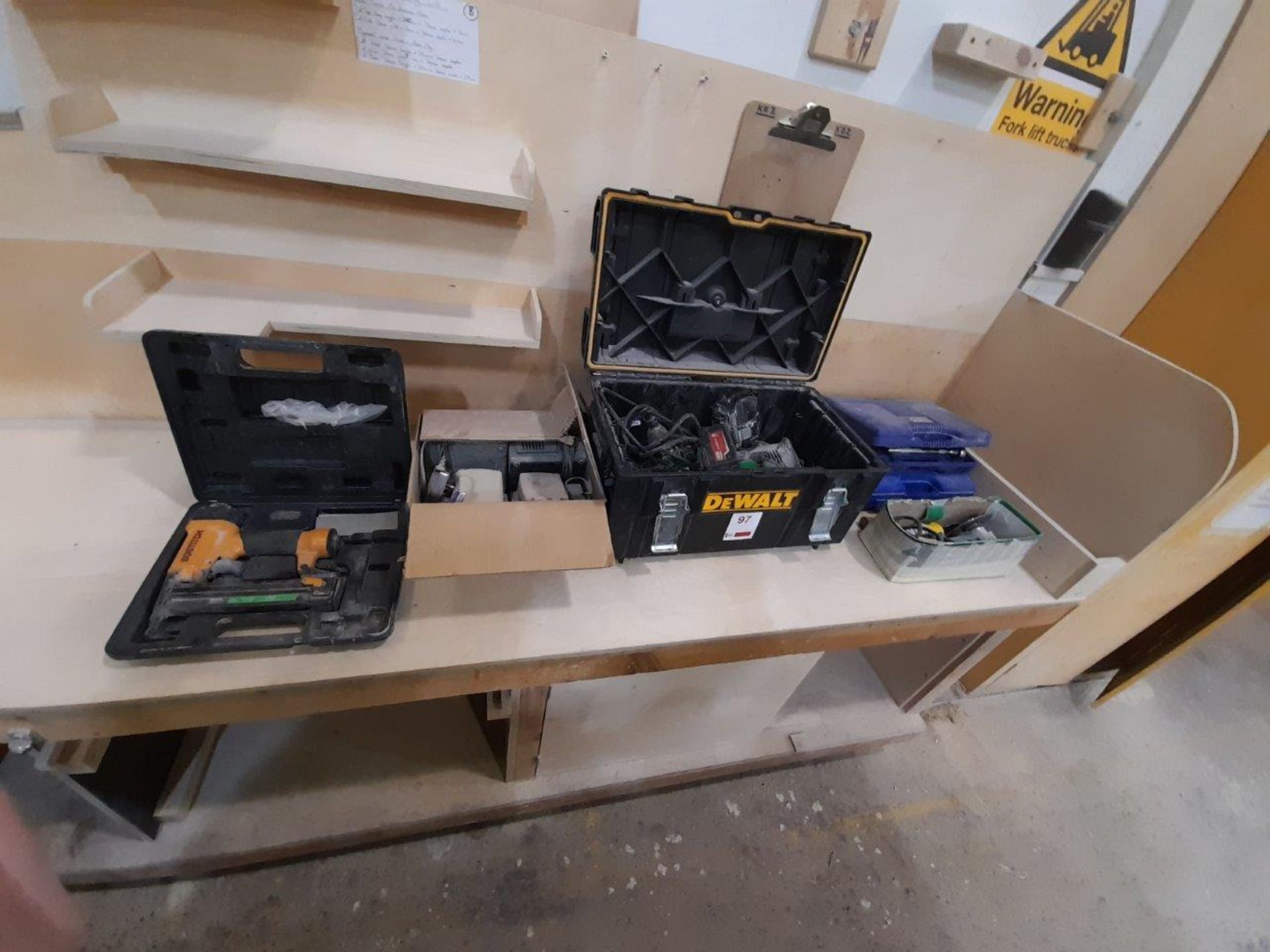 Quantity of battery and mains faulty power tools