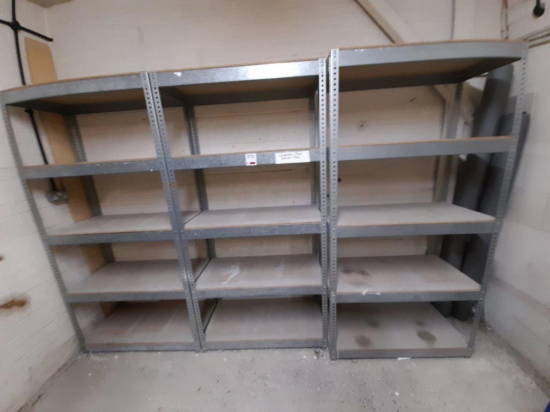 Racking and shelving to small storeroom including 1 bay of boltless pallet racking. - Image 3 of 4