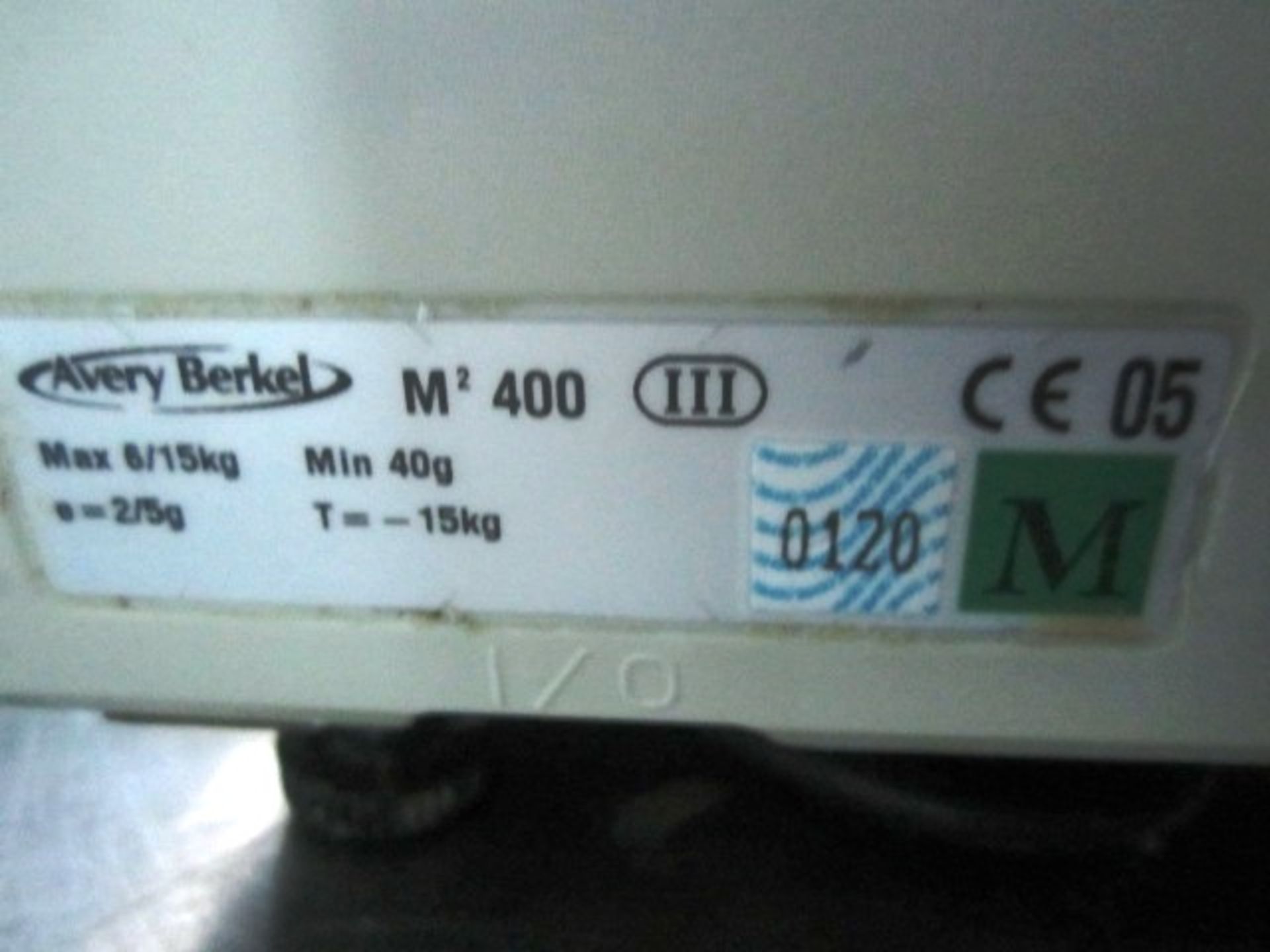 Avery Berkel M400 bench top digital weigh scale, max cap 15kg, serial no. 0543 0473 - Image 3 of 4