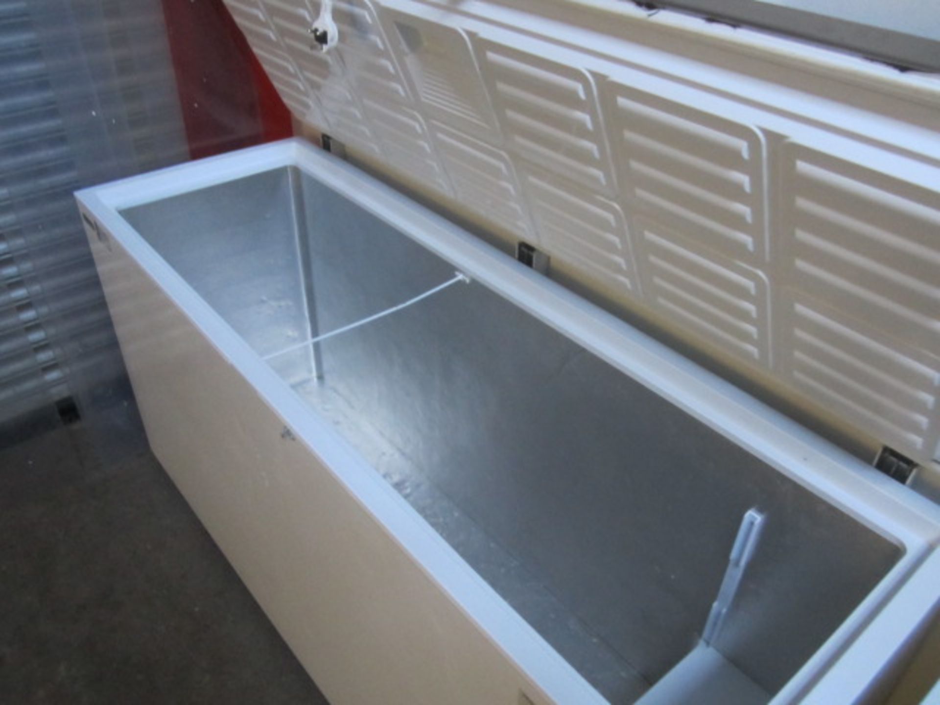 Tefcold chest freezer, 240v, 1800mm length - Image 2 of 2