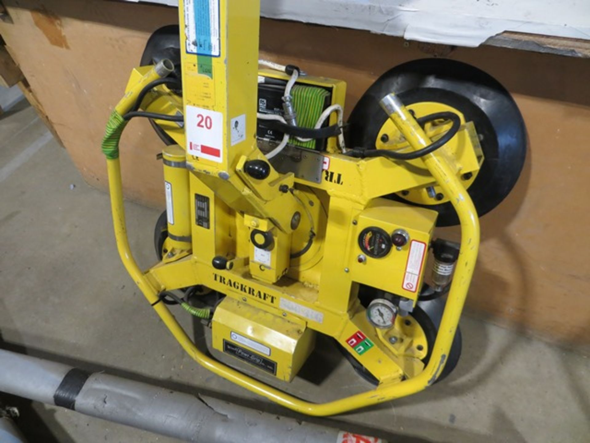 Woods power grip vacuum lifter with crane attachment 500KG MRT 411LDC (2002) NB: This item has no