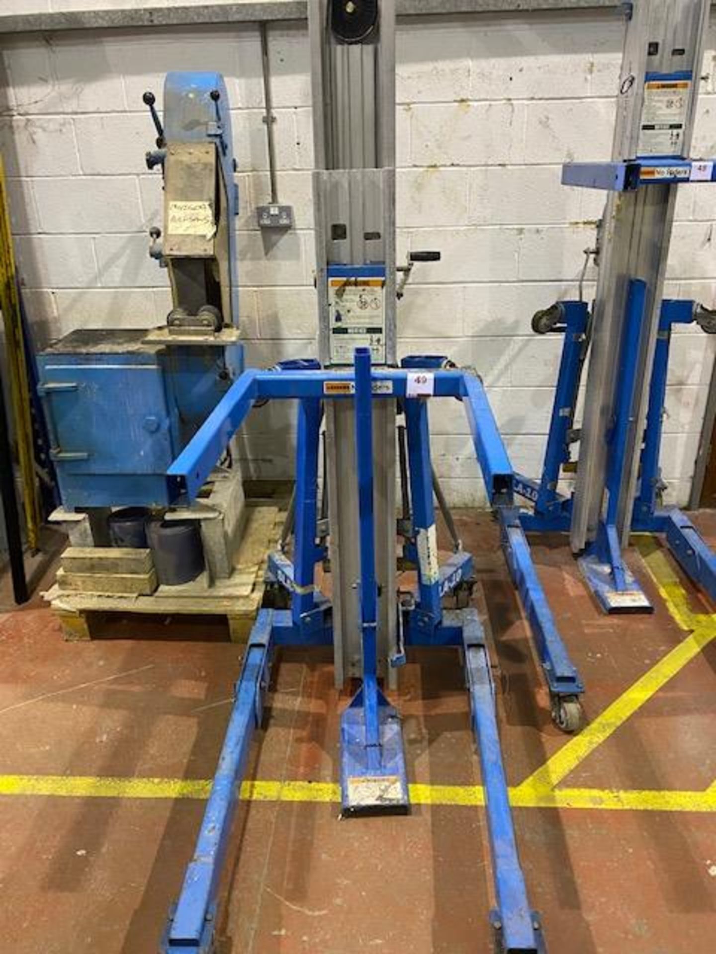 Genie SLA-10 Material Lifting Hoist (no plate) NB: This item has no record of Thorough