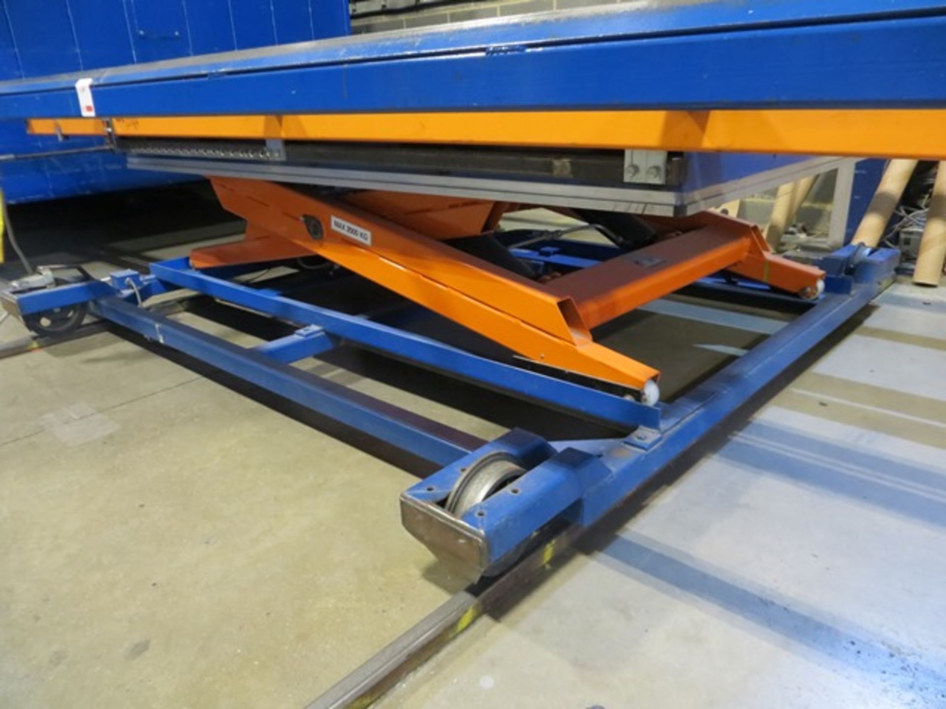 Electric scissor lifting table (three phase) 2000kg on floor mounted tracks 3.8m x 2.2m NB This lot - Image 2 of 6
