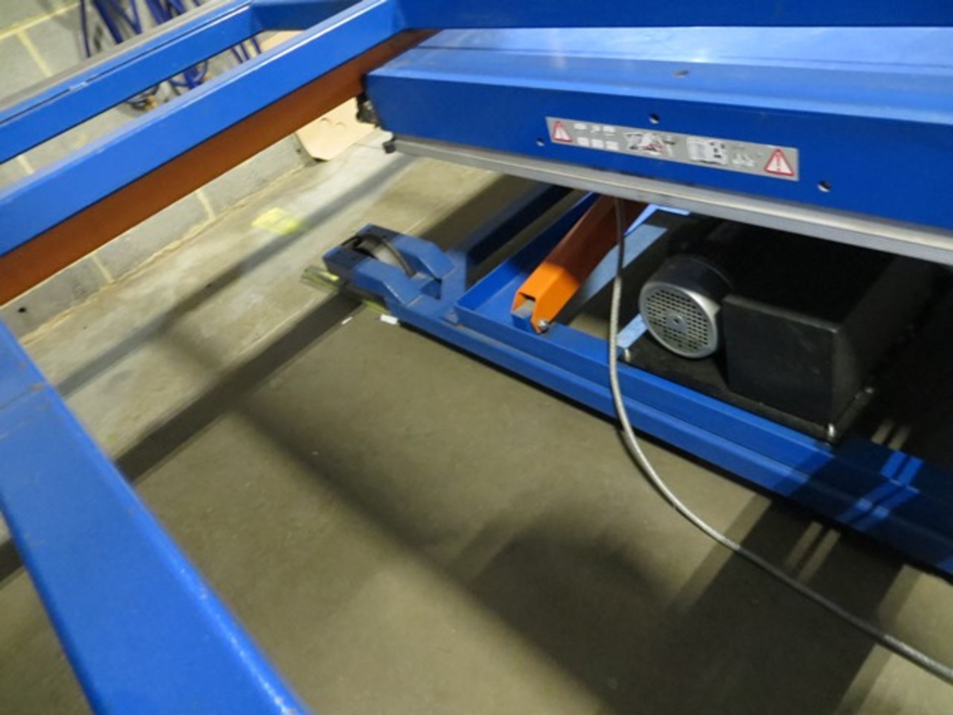 Electric scissor lifting table (three phase) 2000kg on floor mounted tracks 3.8m x 2.2m NB This lot - Image 4 of 6