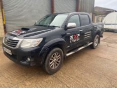 Toyota Hilux Invincible automatic, sat nav, double cab pickup (2015)