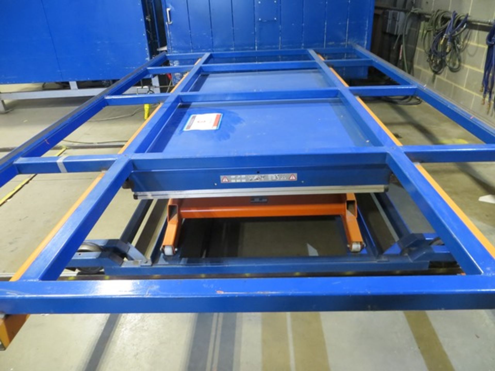 Electric scissor lifting table (three phase) 2000kg on floor mounted tracks 3.8m x 2.2m NB This lot - Image 5 of 6