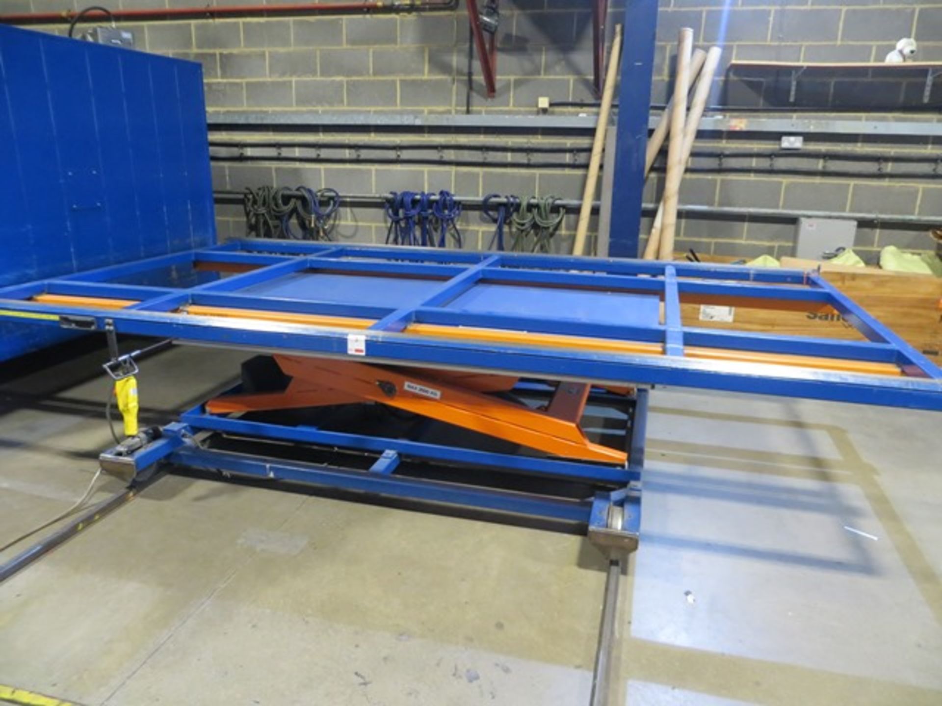Electric scissor lifting table (three phase) 2000kg on floor mounted tracks 3.8m x 2.2m NB This lot