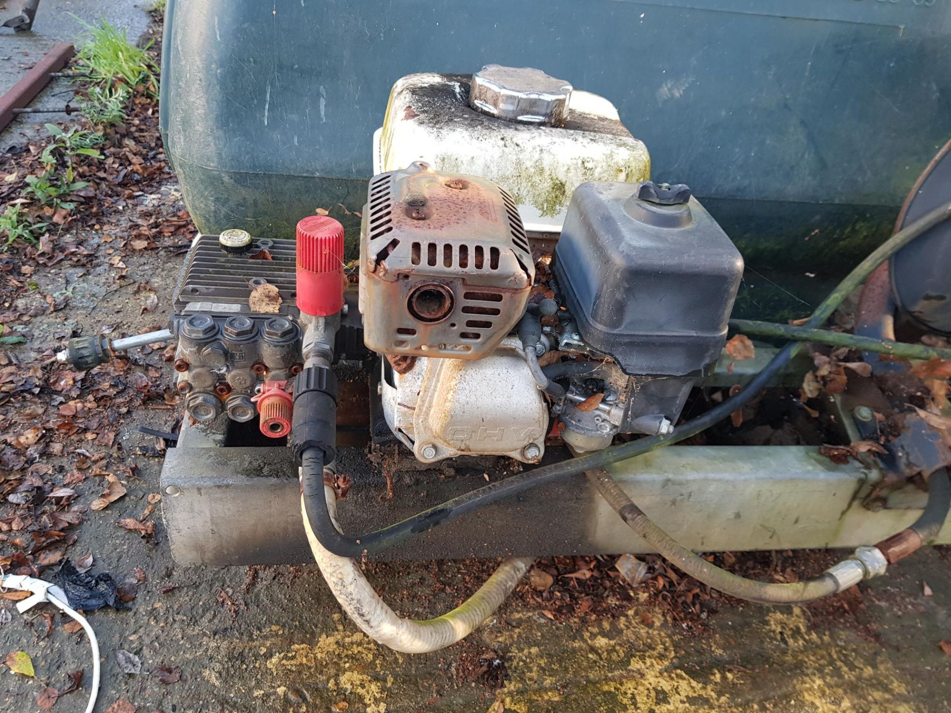 Pressure washer with water tank and forklift pockets - Mechanically in need of attention - Image 4 of 6