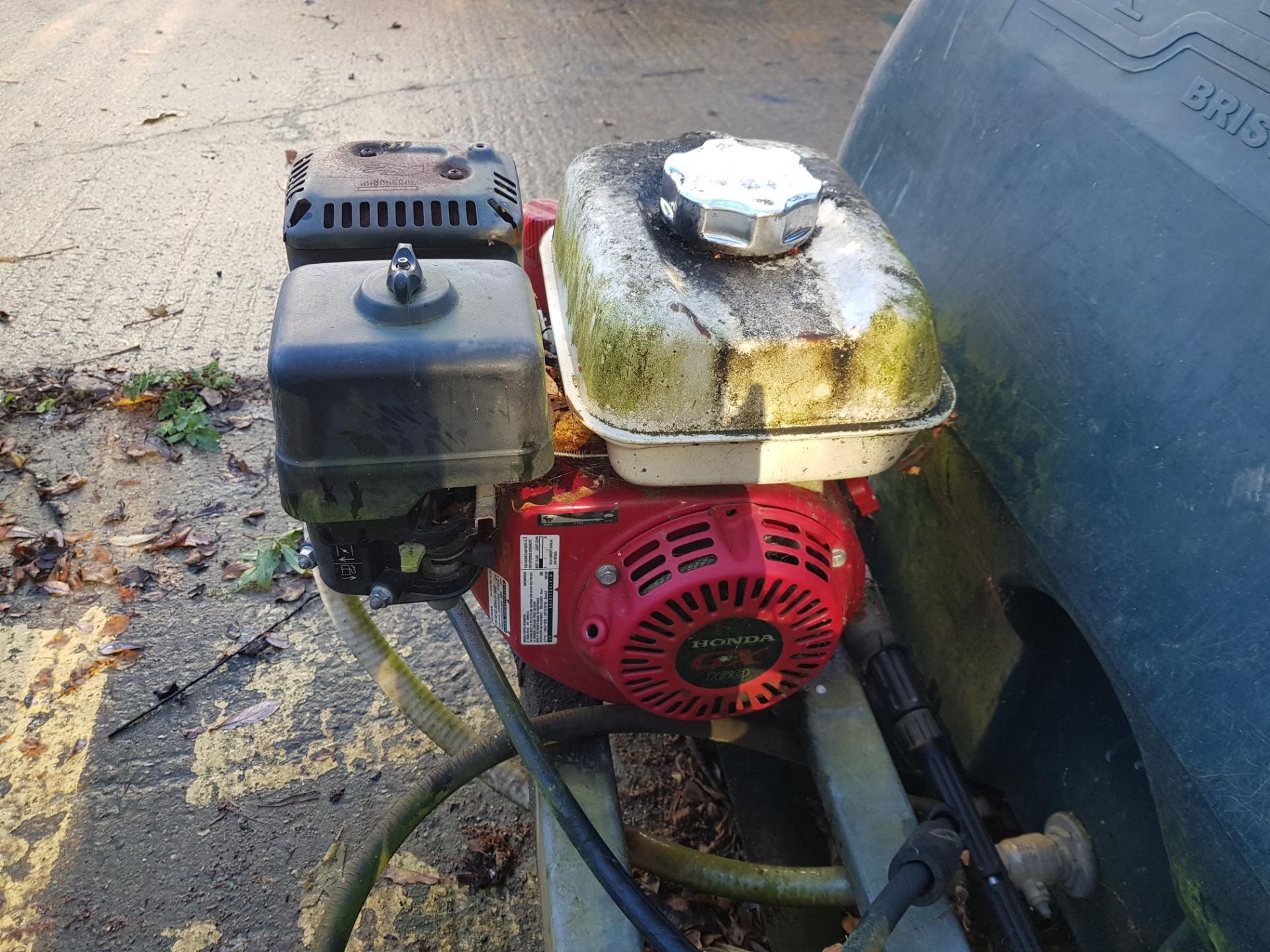 Pressure washer with water tank and forklift pockets - Mechanically in need of attention - Image 5 of 6