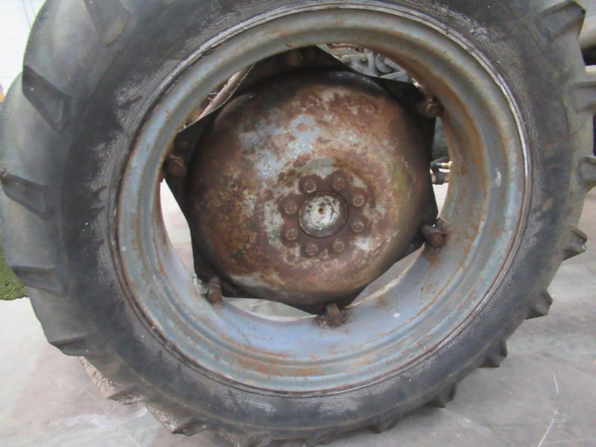 Massey Ferguson tractor with lifting attachment and counter balance - Image 10 of 20