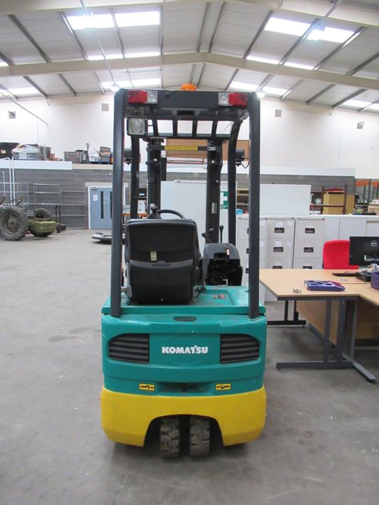 Komatsu 13 Electric Forklift YOM 2008 (non starter) - Image 6 of 12