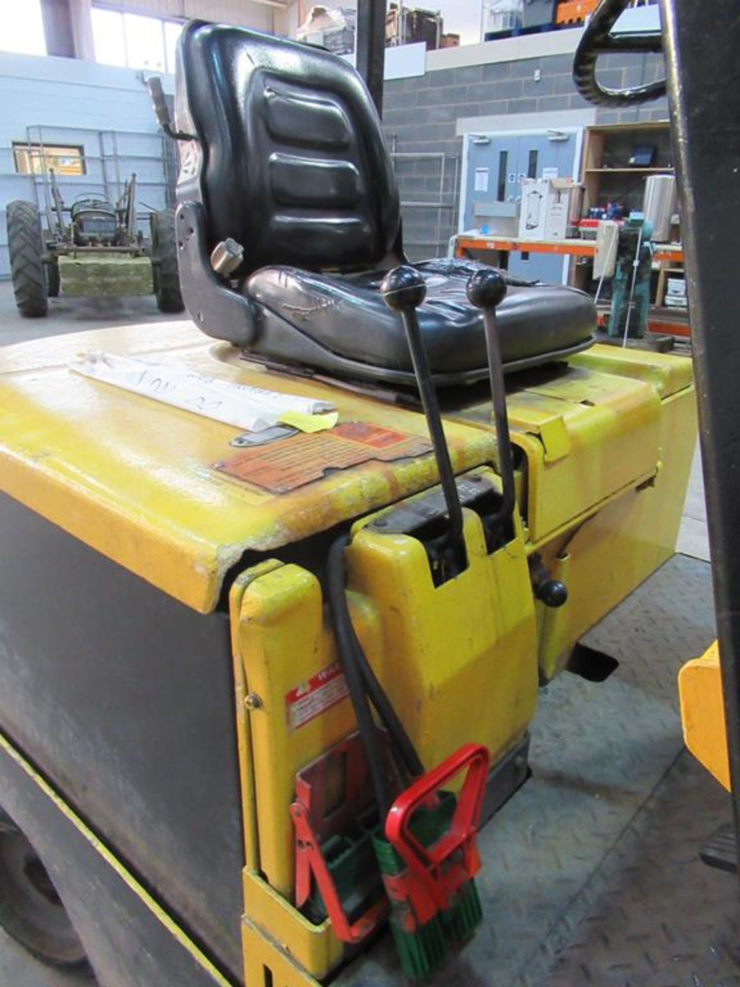 Hyster E2.50XL 2.5 tonne electric forklift - Image 7 of 12