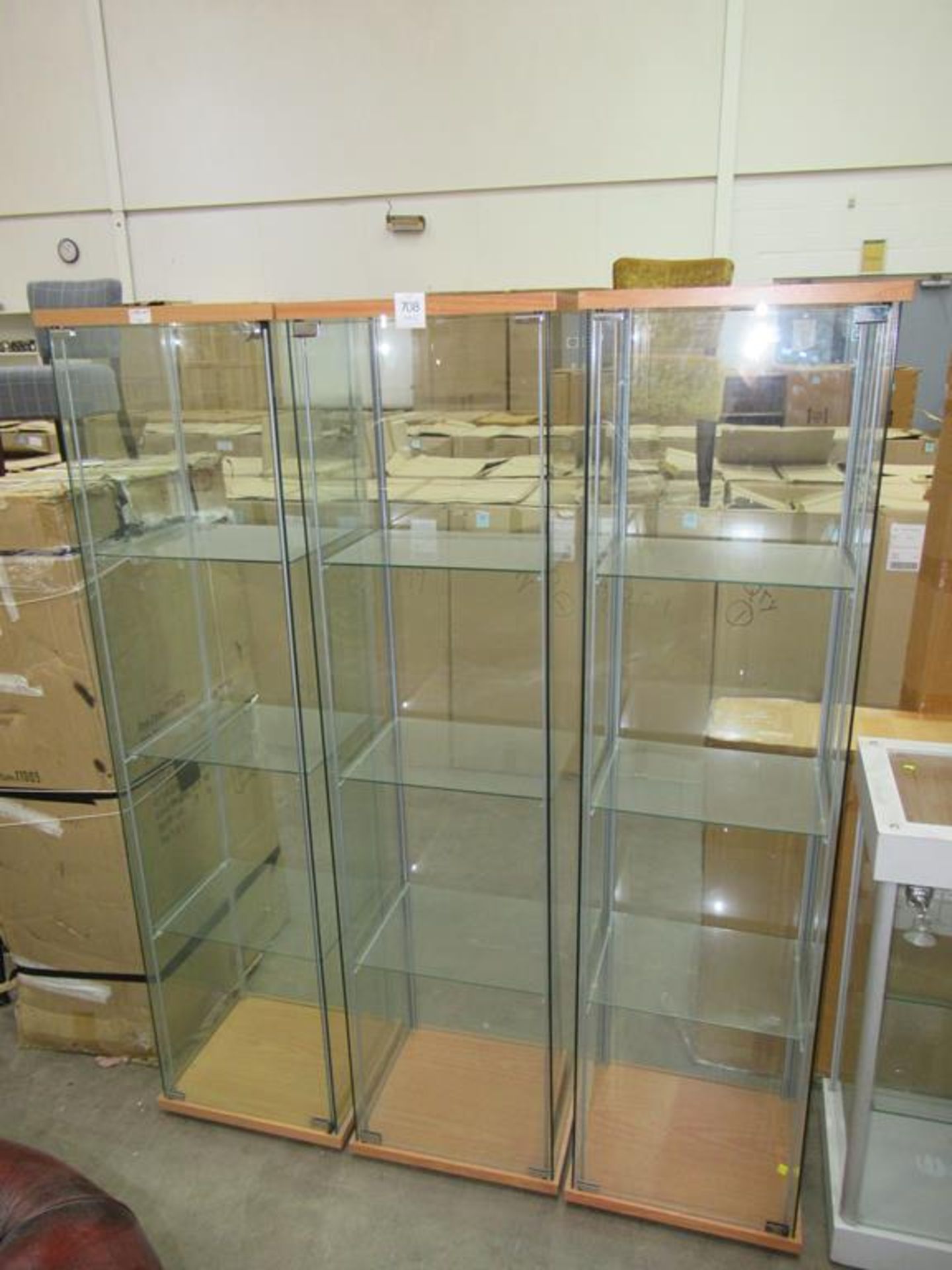 3x Tall Display Cabinets and 2x Small illuminated display cabinets - Image 2 of 3