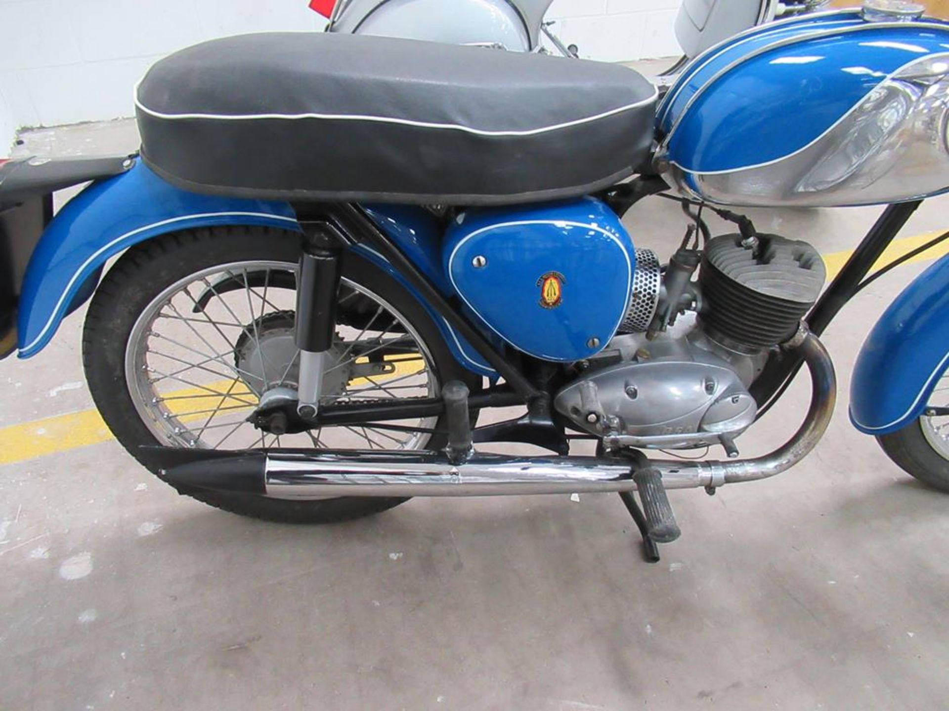 A BSA Bantam D7 Motorcycle - Image 7 of 9