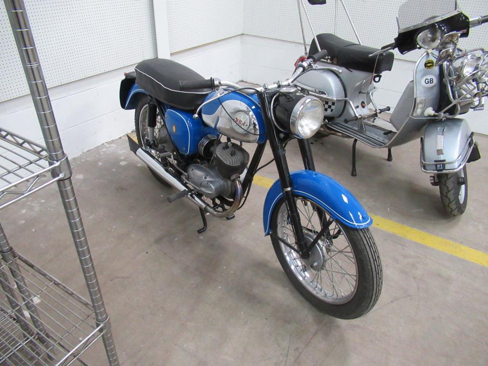 A BSA Bantam D7 Motorcycle - Image 3 of 9