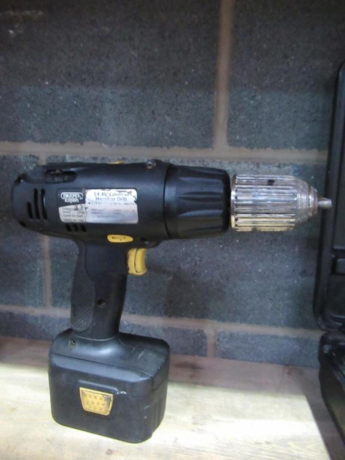 2 x Cordless drills (1 x Kobe, 1 x Draper) with battery charger (Draper) - Image 2 of 4