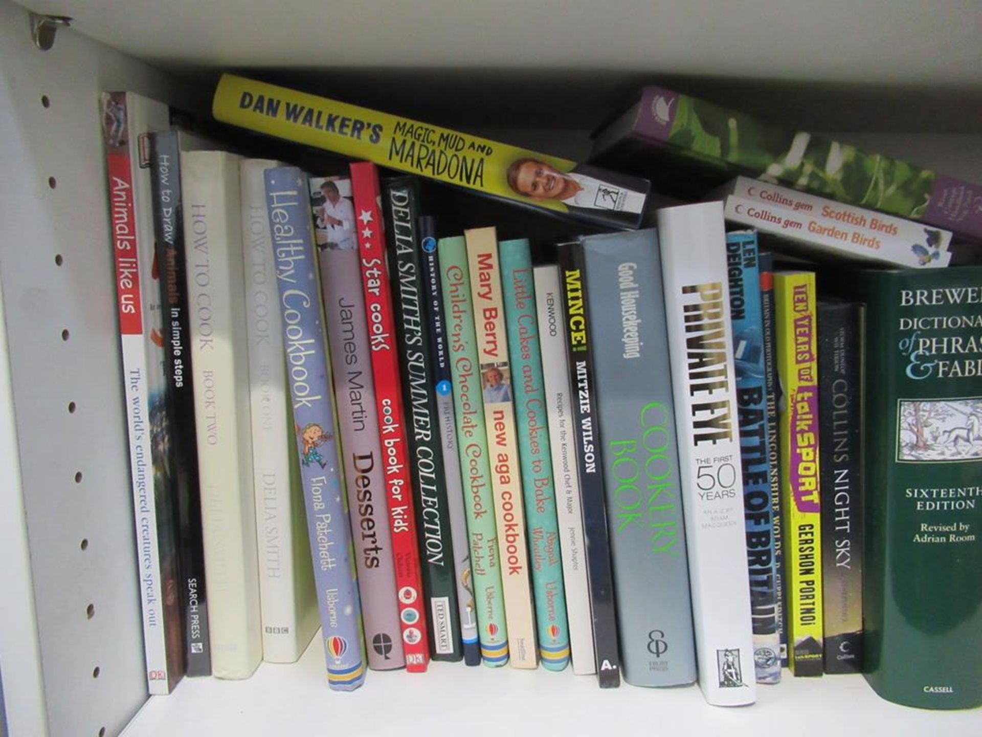 Shelf of books, including a photographic atlas of England - Image 2 of 9