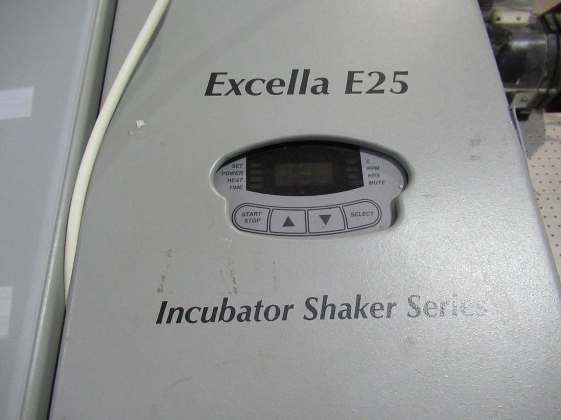 Excella E25 incubator shaker series - Image 2 of 4