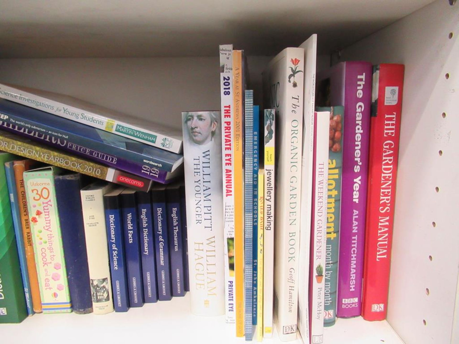 Shelf of books, including a photographic atlas of England - Image 4 of 9