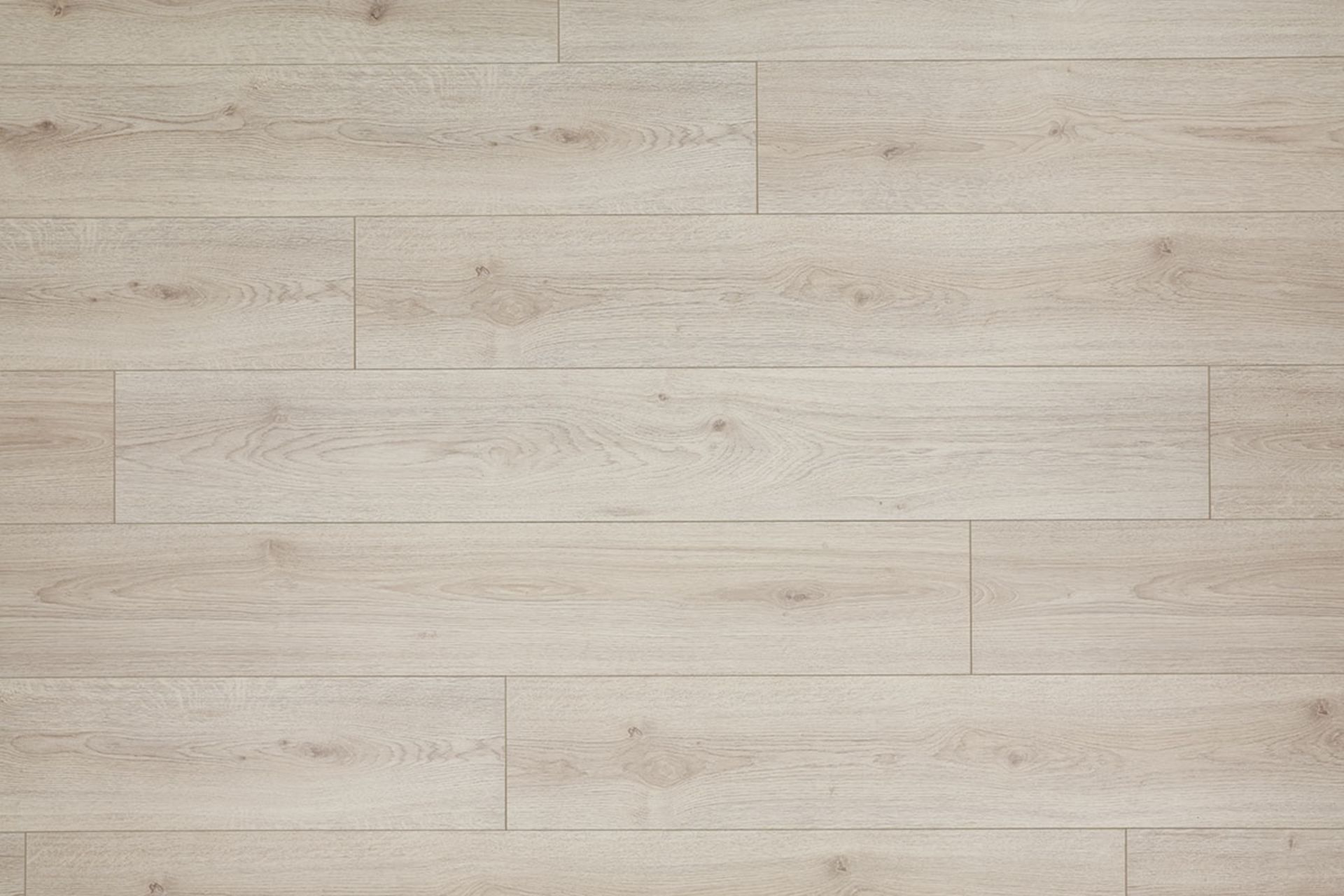 9.56m2 LAMINATE FLOORING TREND GREY OAK. With a warm grey hue and an authentic natural grain, this - Image 2 of 2