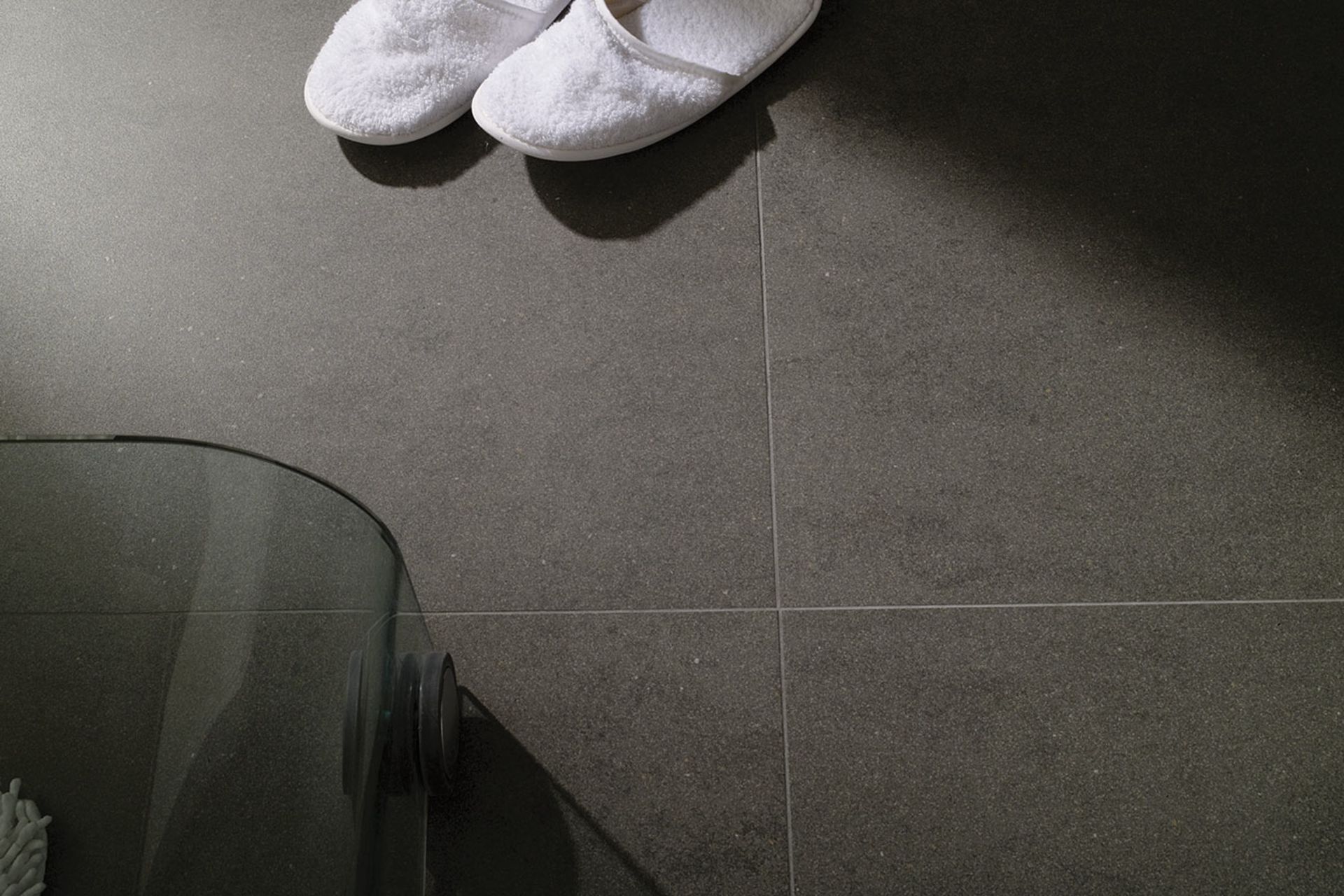 8.52 Square Meters of Porcelanosa Avenue Black Nature Wall and Floor Tiles. 59.6x59.6cm per tile. - Image 5 of 5