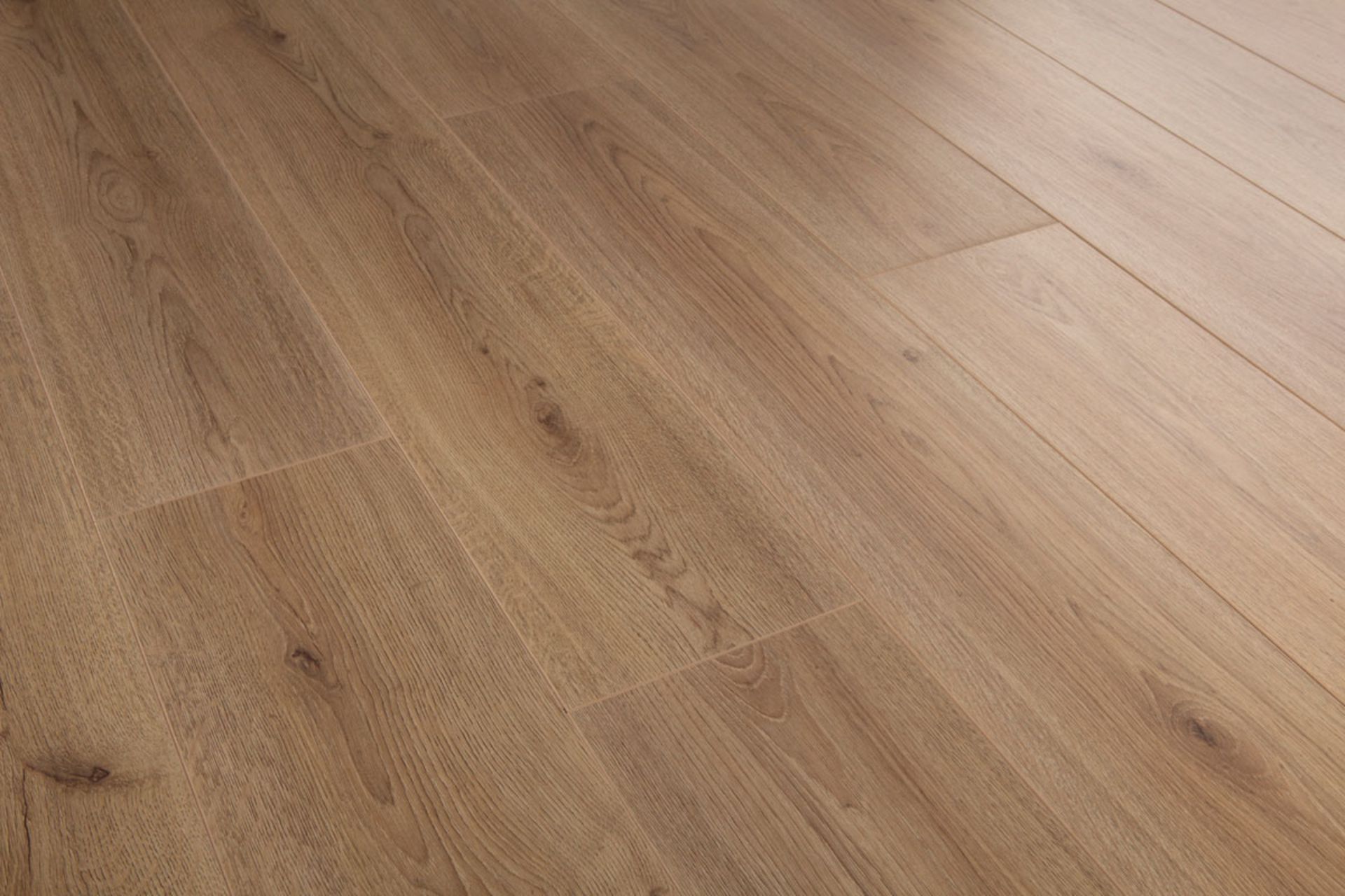 NEW 9.56m2 LAMINATE FLOORING TREND NATURE OAK. With a warm natural tone and a complex grain - Image 2 of 3