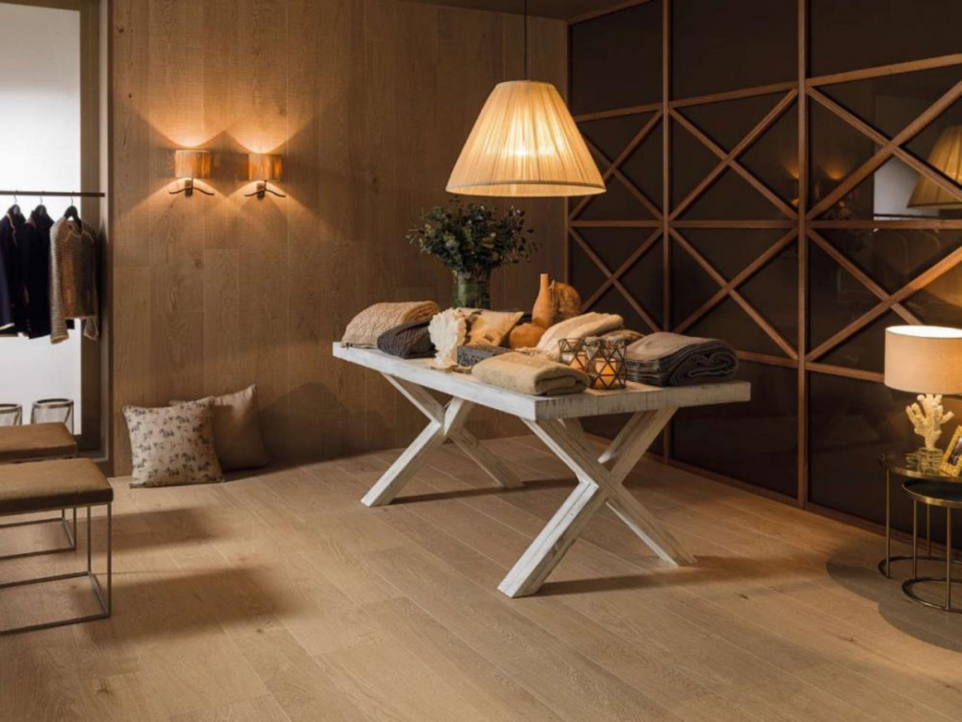 NEW 9.56m2 LAMINATE FLOORING TREND NATURE OAK. With a warm natural tone and a complex grain