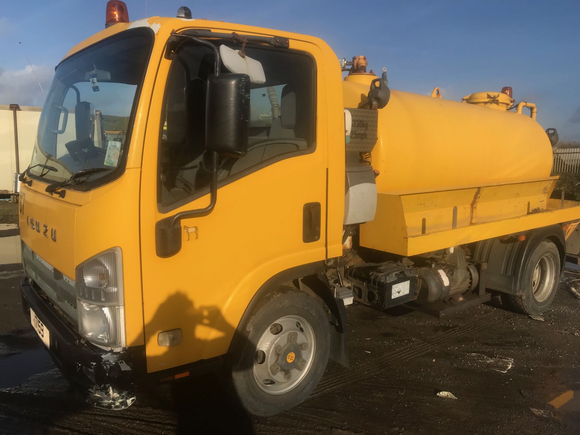 2009 Isuzu PR7 800 Gallon Gully TankerTanker - Image 5 of 6