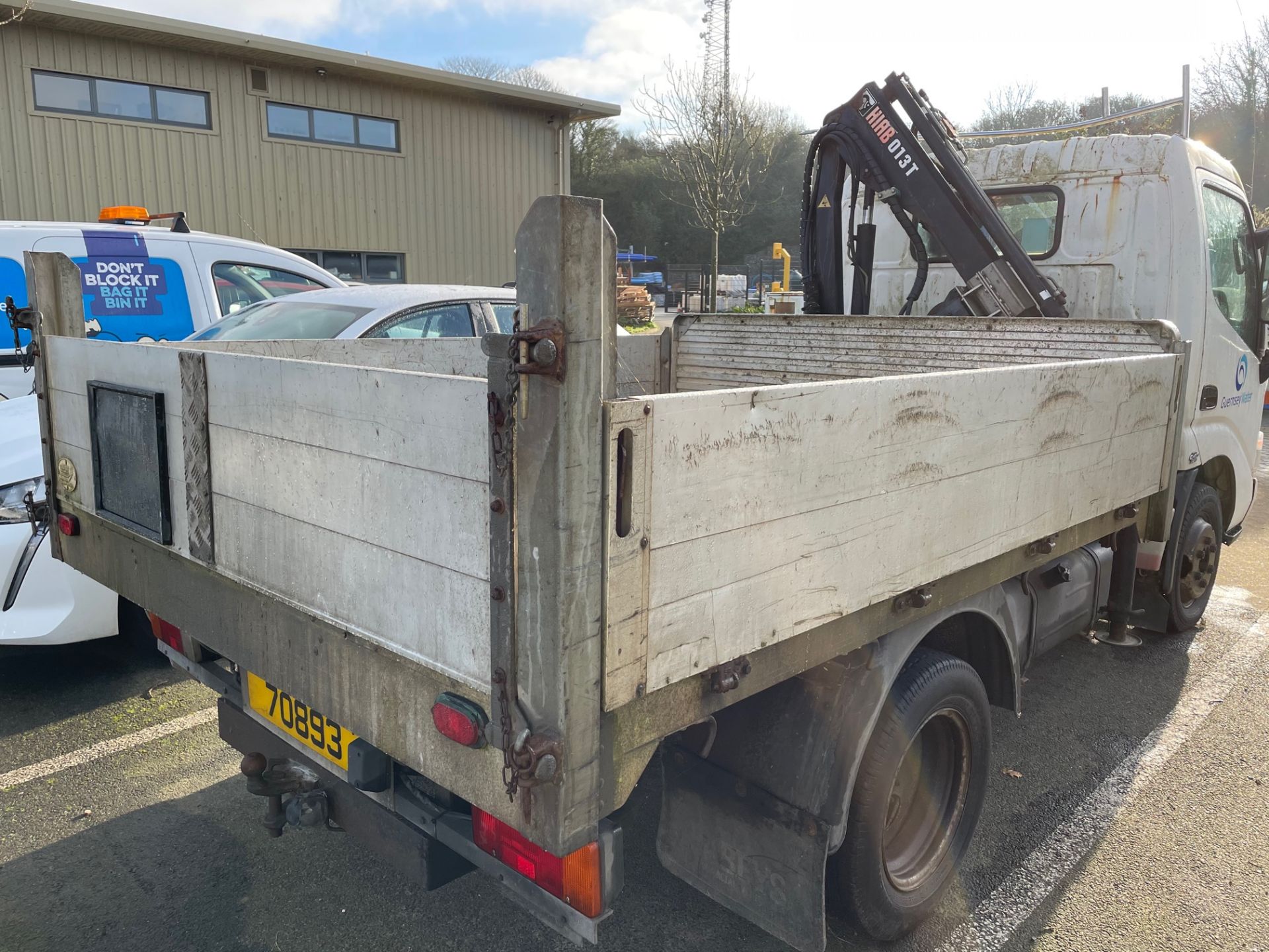 2007 Toyota Dyna Tipper with Crane - Image 2 of 6