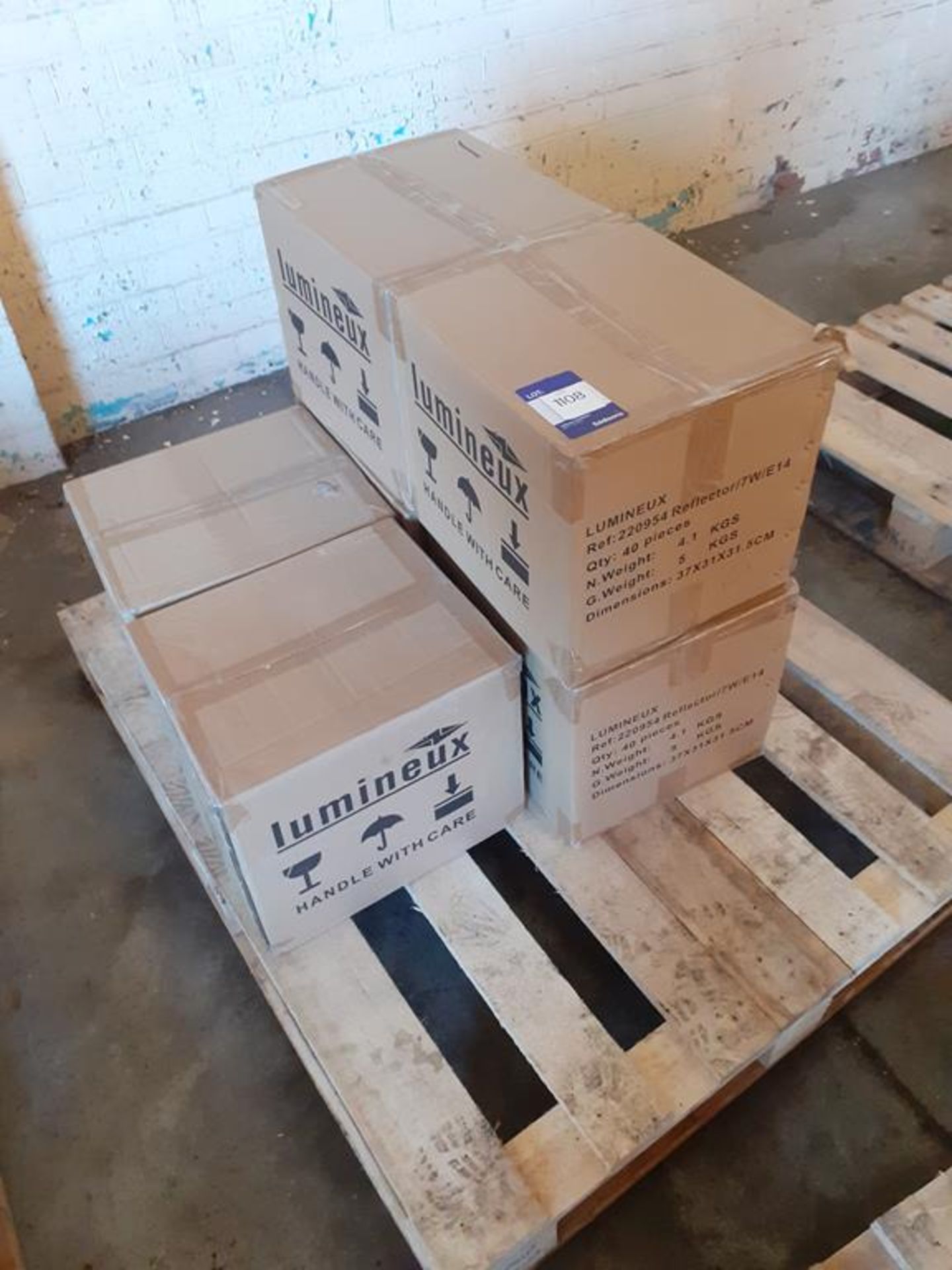 6x boxes of Lumineux Reflector 7W E14 2700K 220-240V Engery Saving Bulbs (40pcs per box)