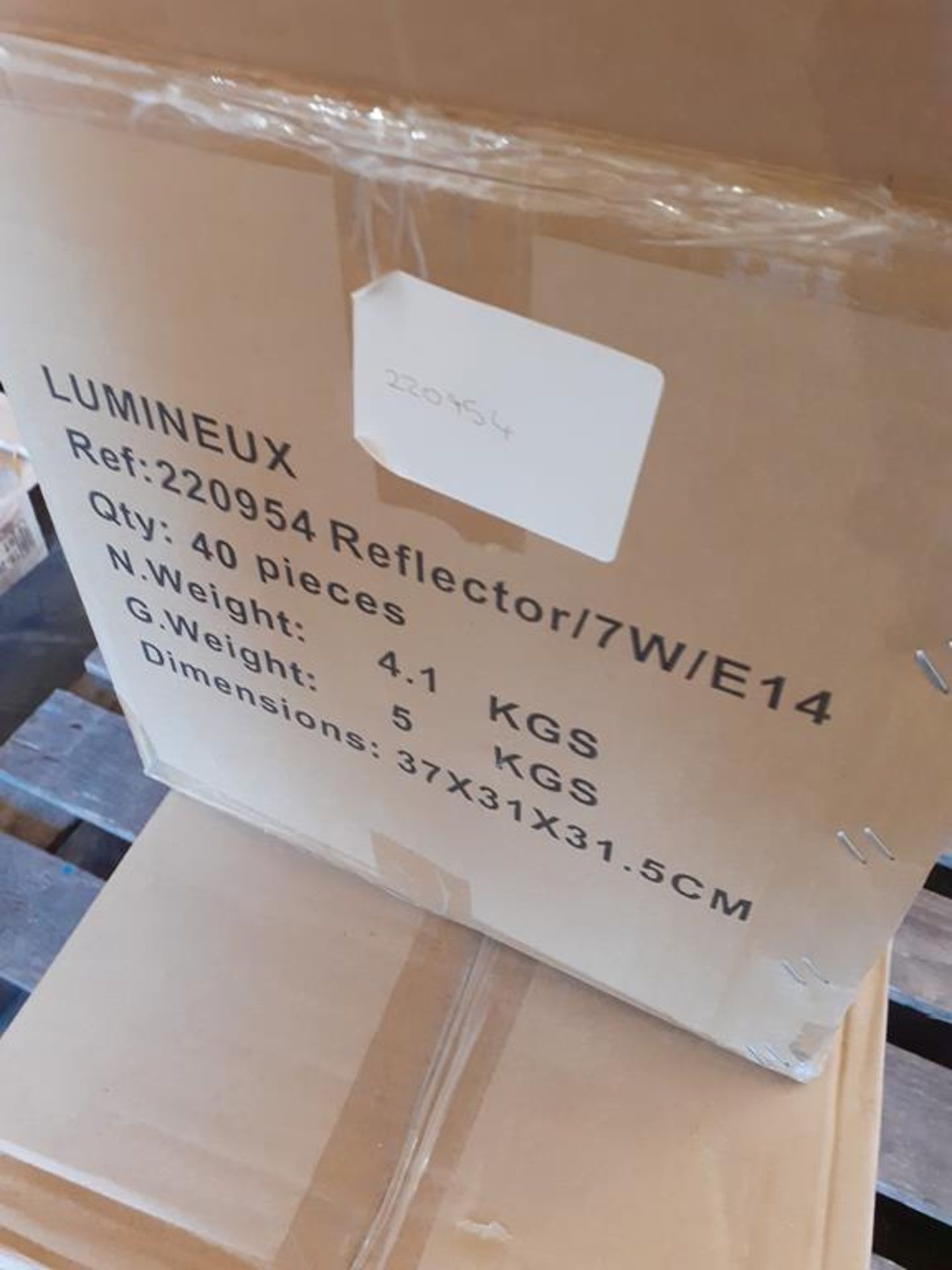 3x boxes of Lumineux Reflector 7W E14 2700K 220-240V Energy Saving Light Bulbs (40pcs per box) - Image 2 of 4