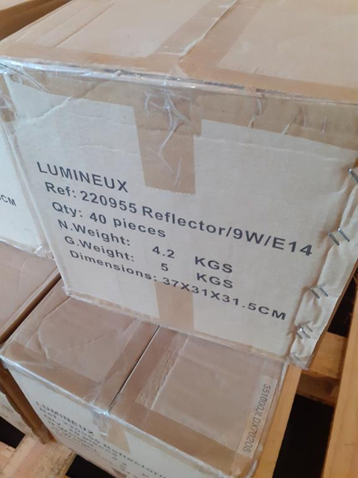 6x boxes of Lumineux Reflector 9W E14 2700K 220-240V Engery Saving Bulbs (40pcs per boxes) - Image 2 of 4