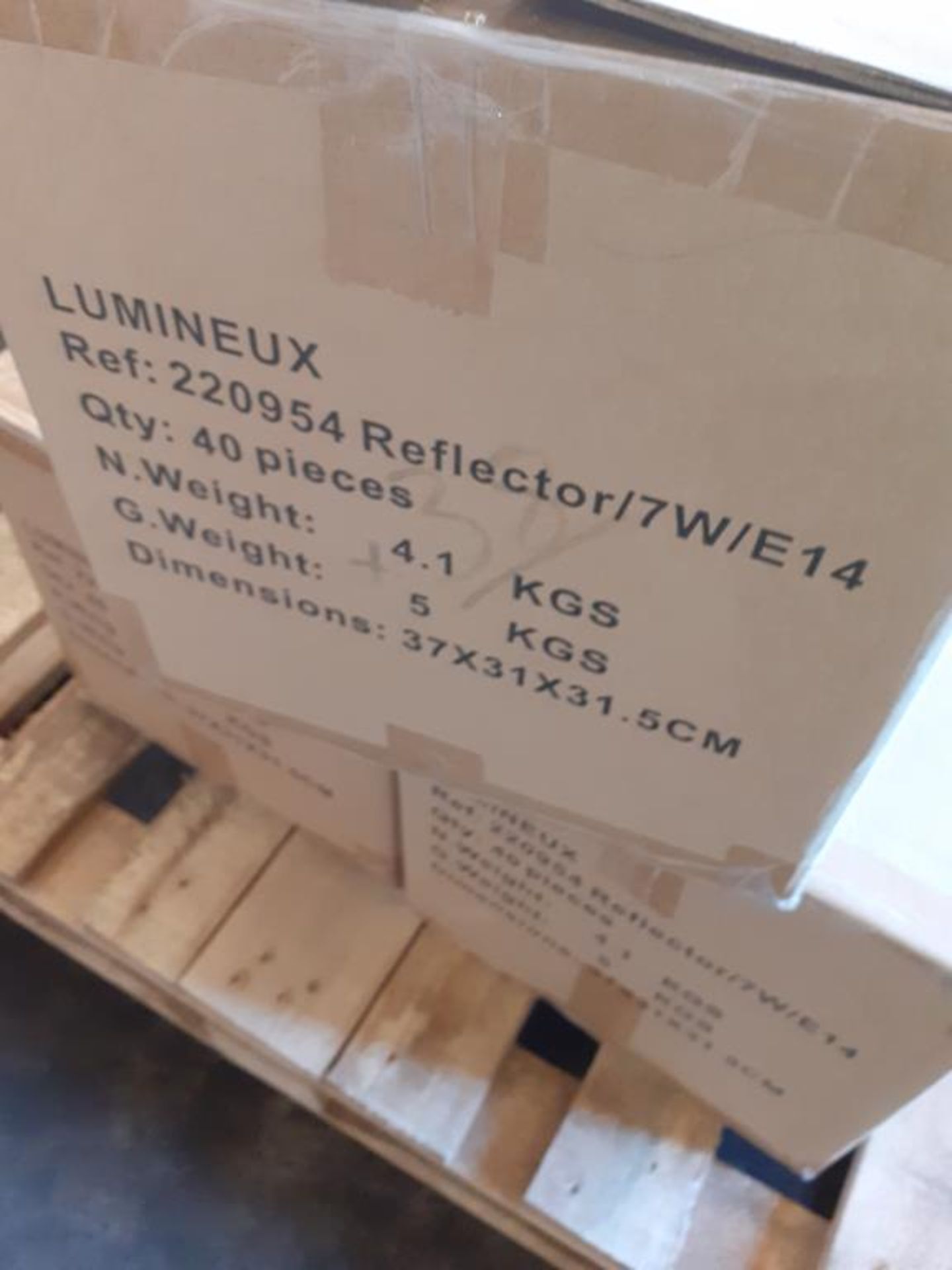 6x boxes of Lumineux Reflector 7W E14 2700K 220-240V Energy Saving Light Bulbs (40pcs per box) - Image 2 of 4