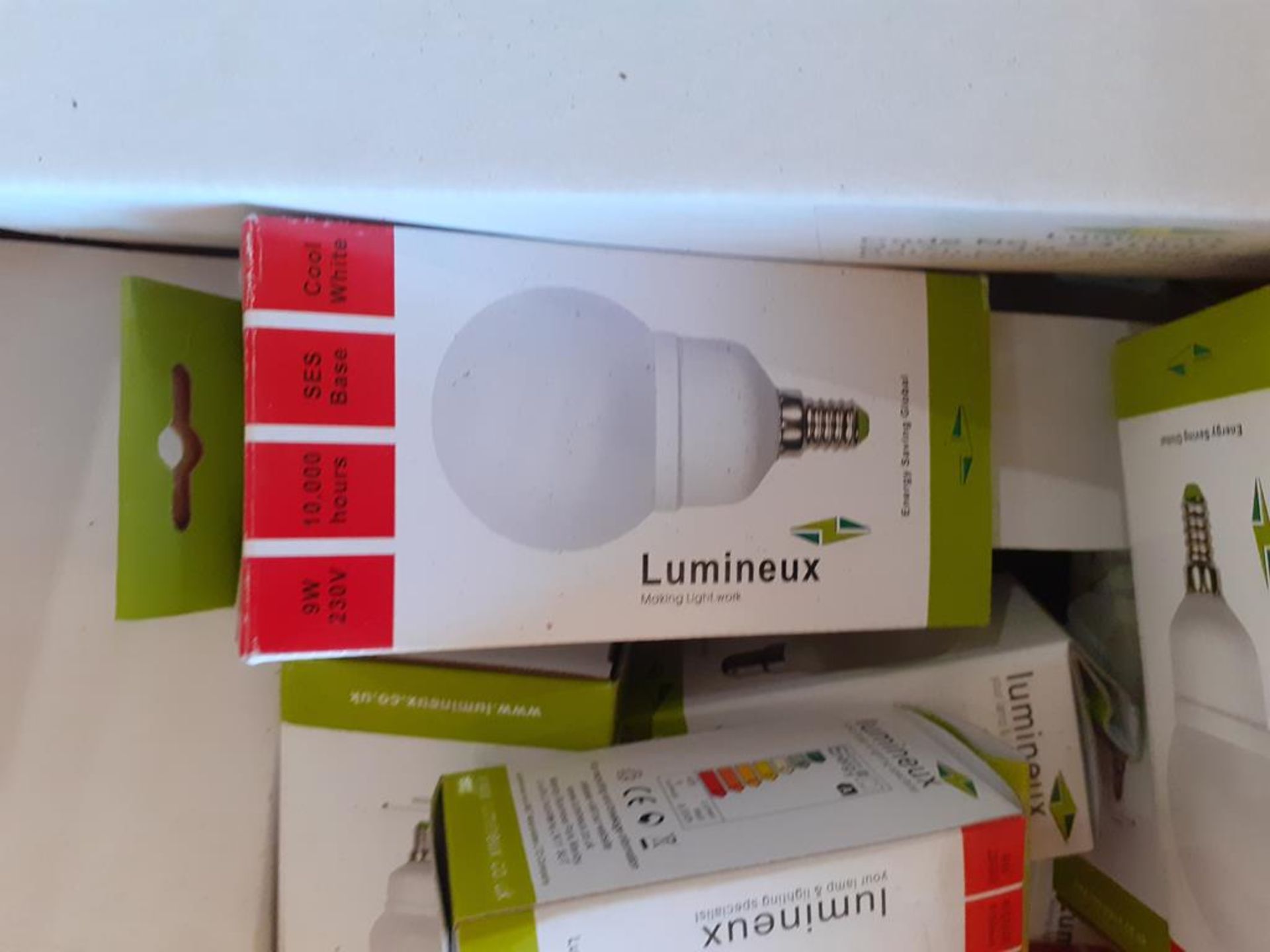 Pallet to contain various Lumineux Bulbs (70w, 35w, 9w) - Image 5 of 7