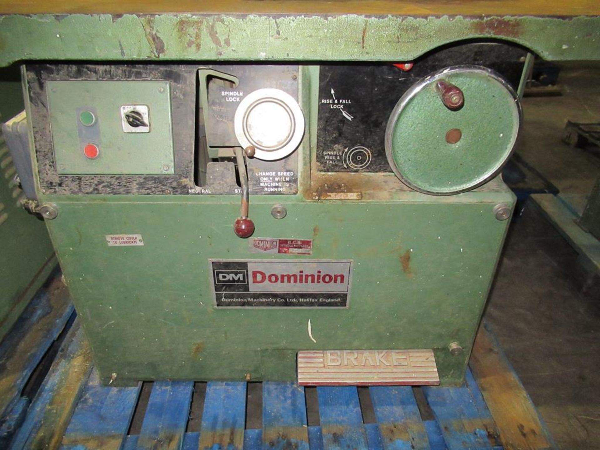 Dominion spindle moulder s/n B503733 with a Bursgreen 3 wheel BLG-8 powerfeed - Image 6 of 10