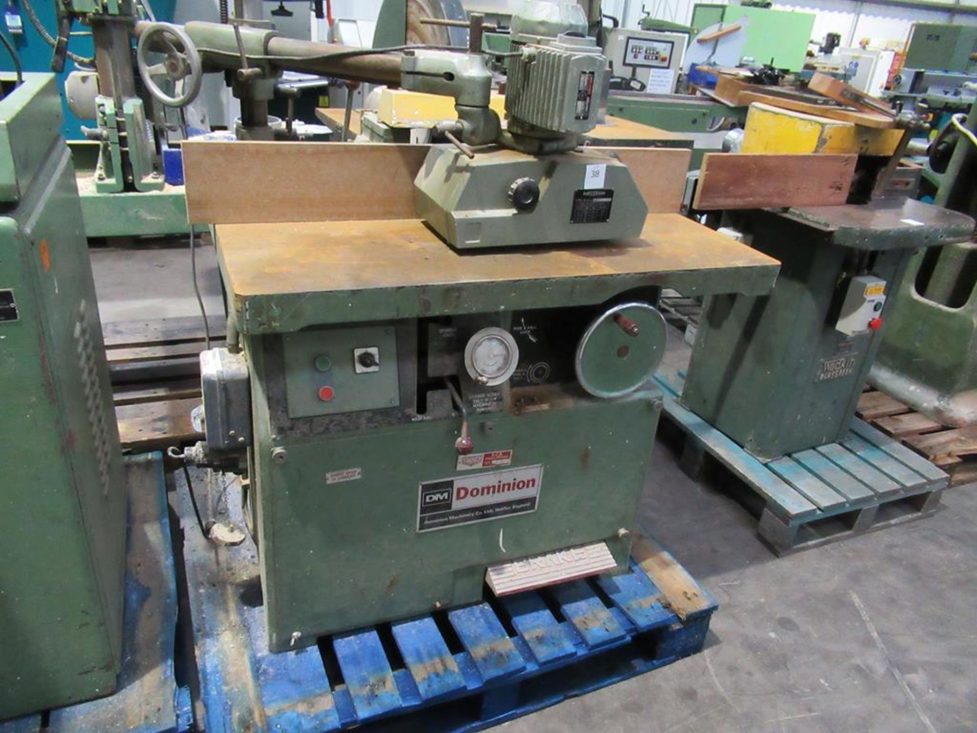 Dominion spindle moulder s/n B503733 with a Bursgreen 3 wheel BLG-8 powerfeed - Image 2 of 10