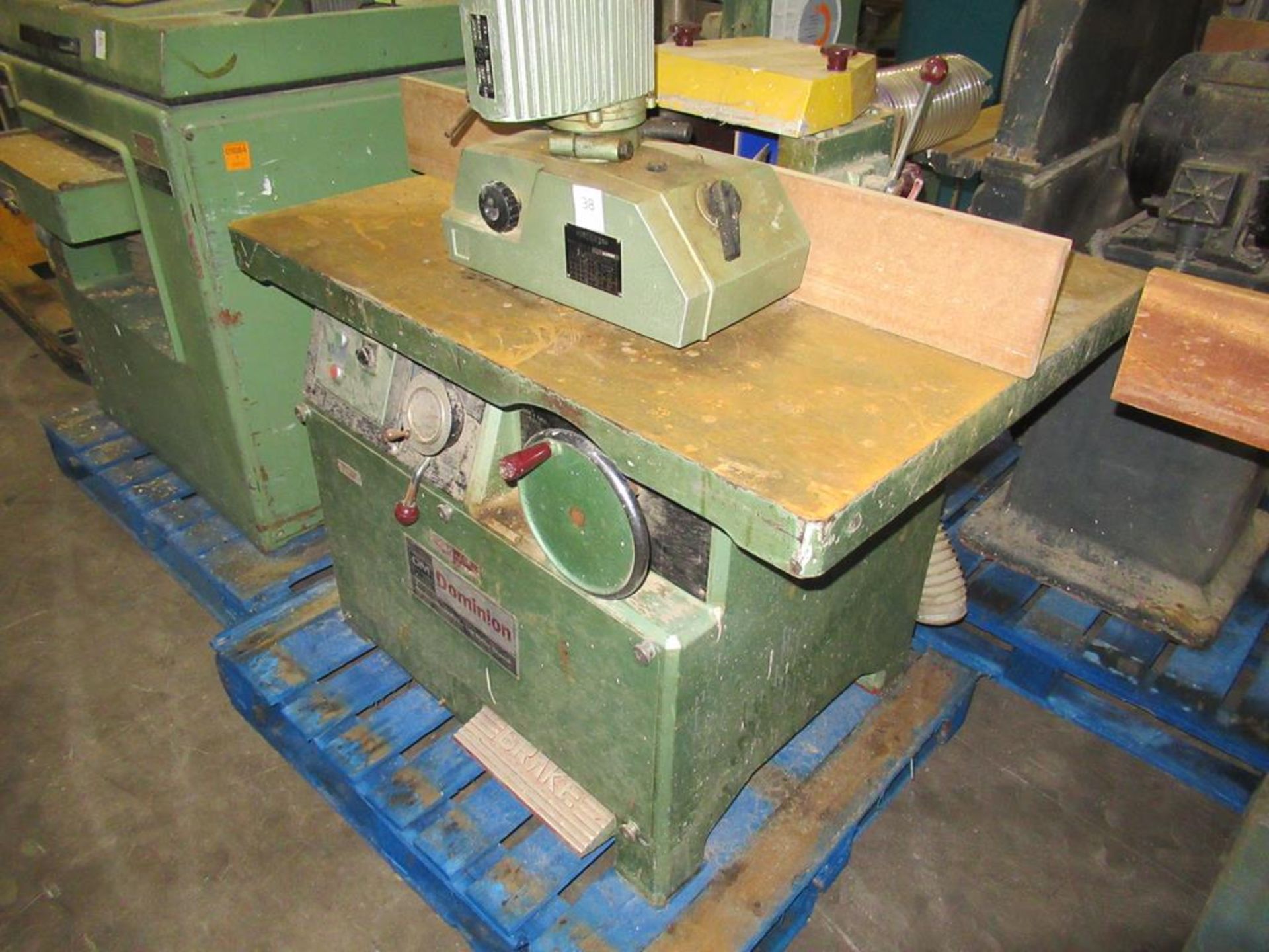 Dominion spindle moulder s/n B503733 with a Bursgreen 3 wheel BLG-8 powerfeed - Image 5 of 10