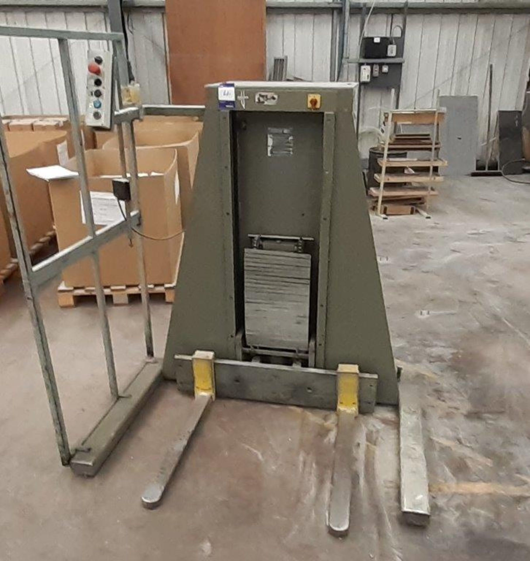 Polar L600-3 Stack Lifter, serial number 5872233