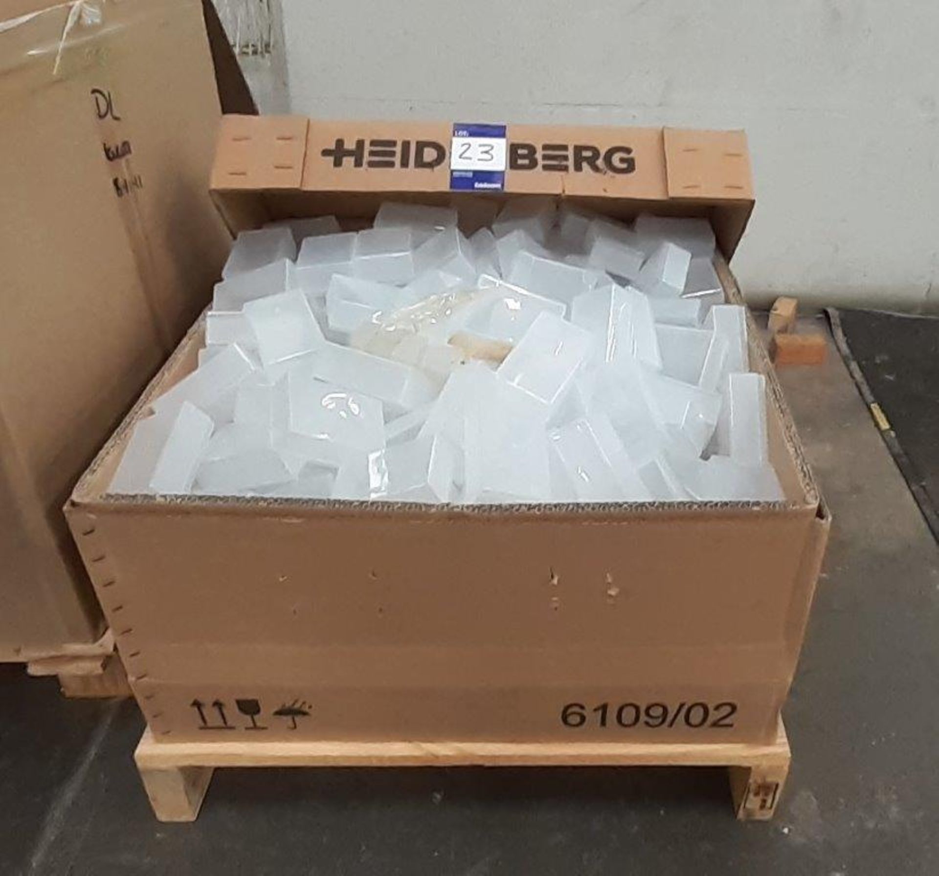 Large quantity of Business Card boxes to pallet (100 x 65)