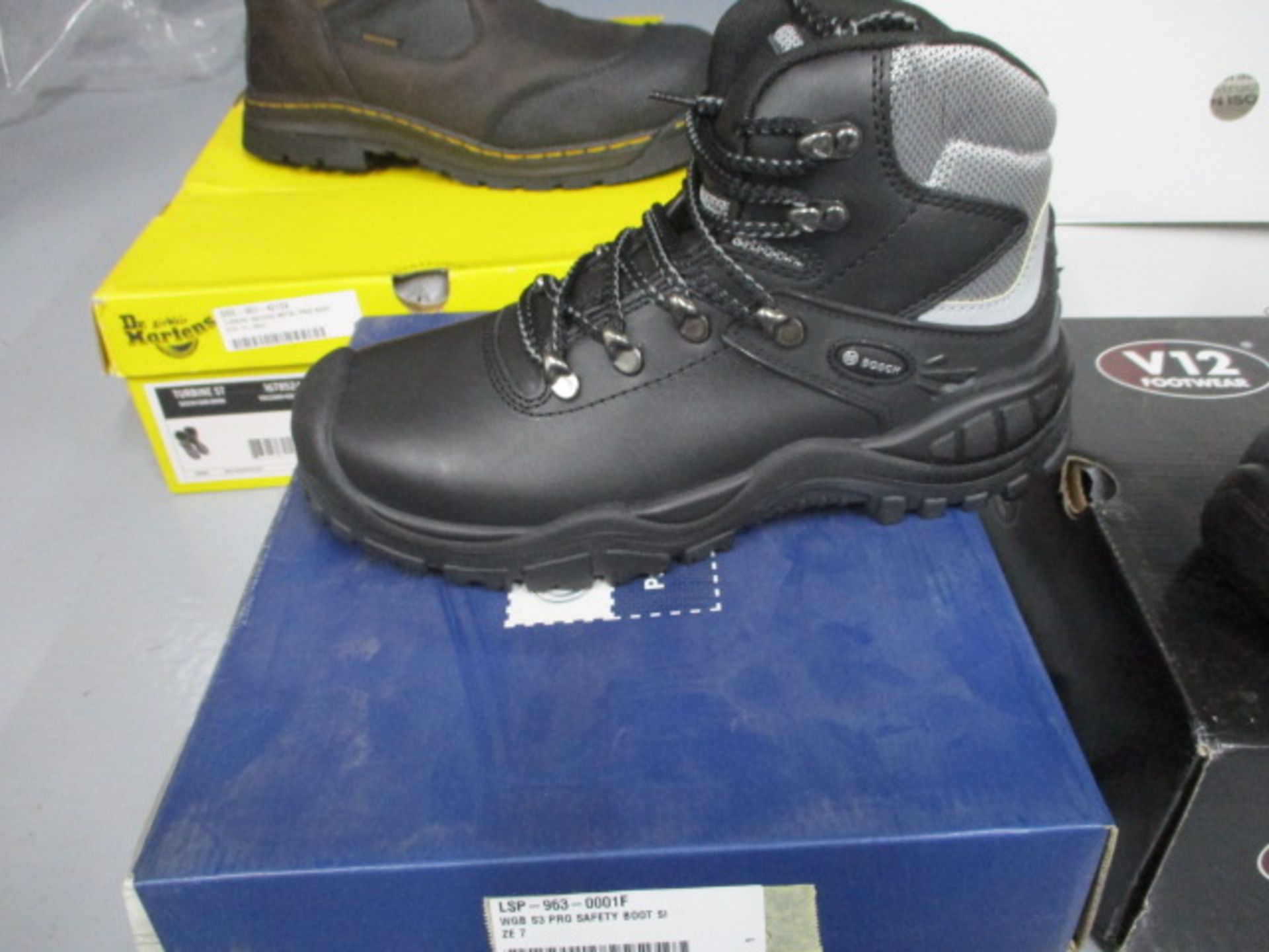 Safety footwear - Image 4 of 9