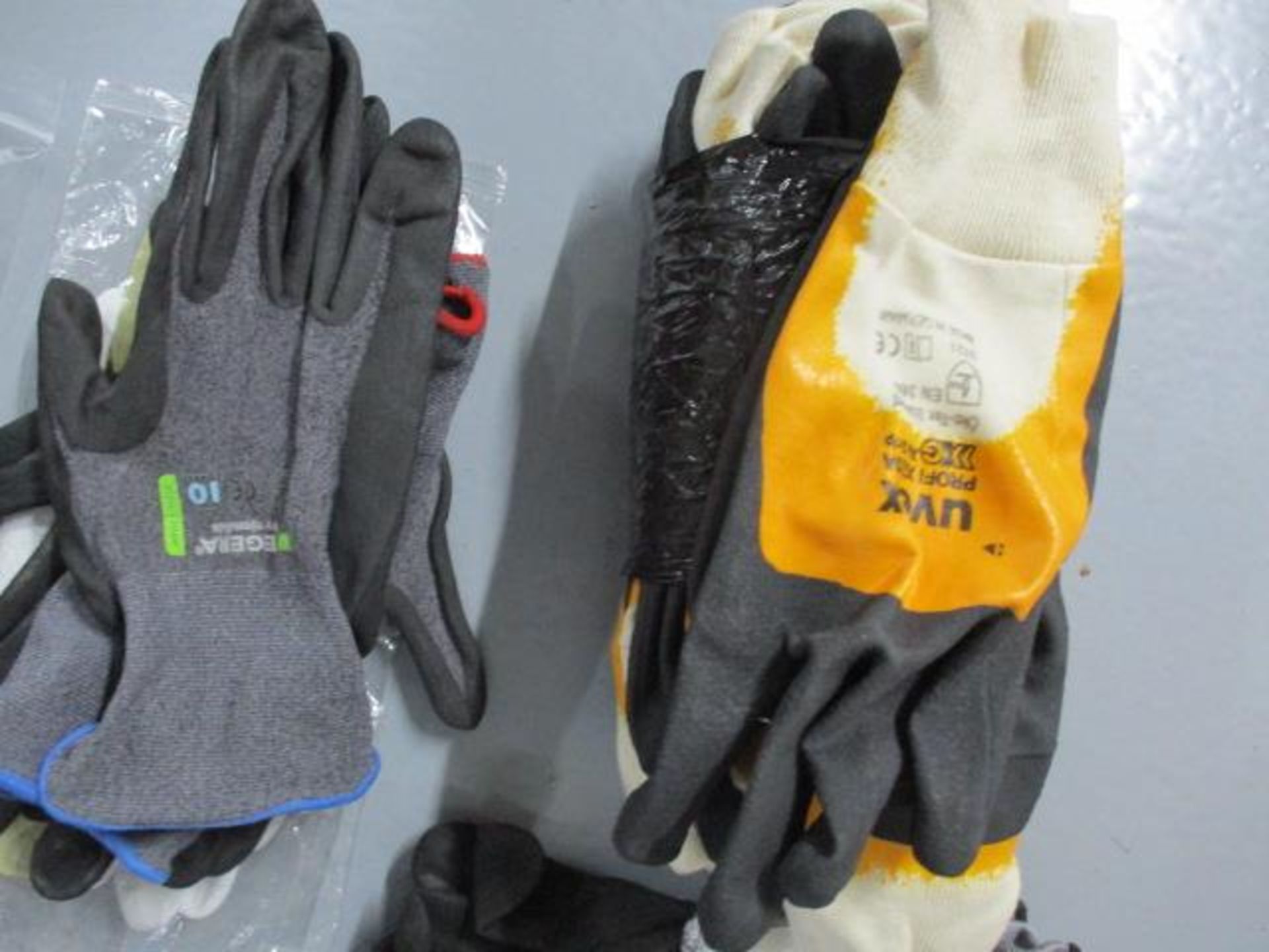 Assorted PPE gloves - Image 5 of 6