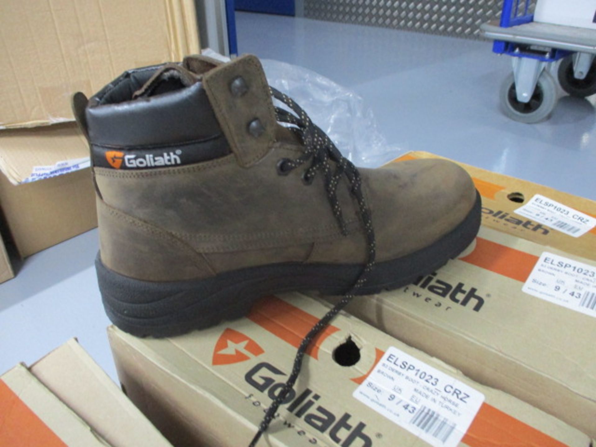 Safety footwear - Image 2 of 5