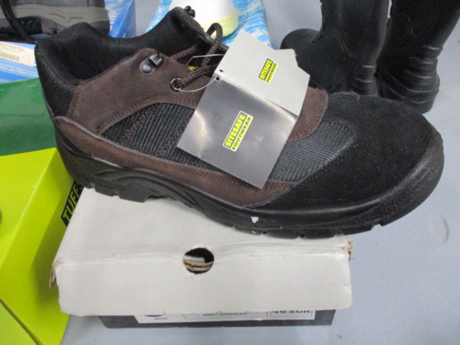 Safety footwear - Image 6 of 8