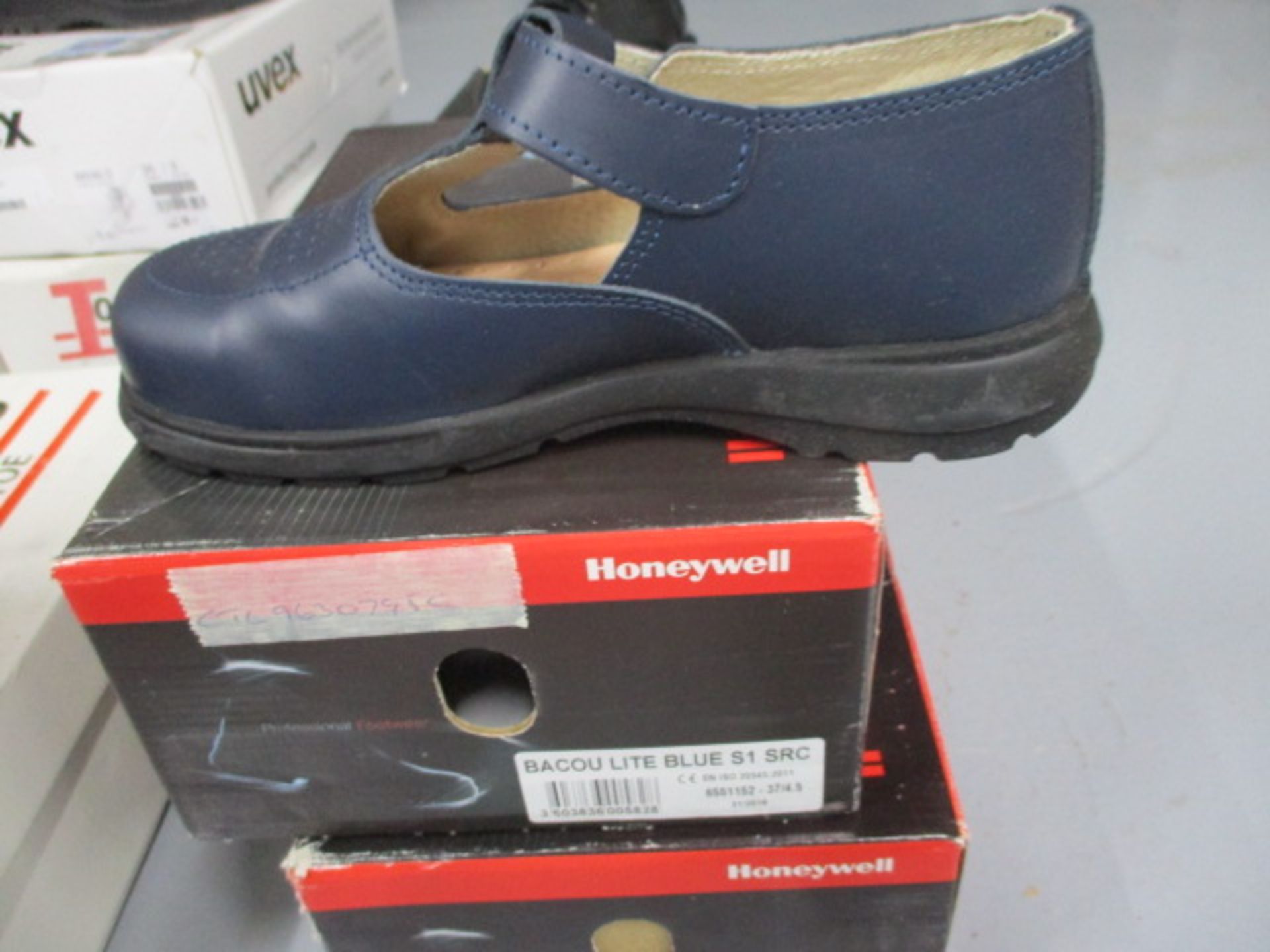 Safety footwear - Image 3 of 5