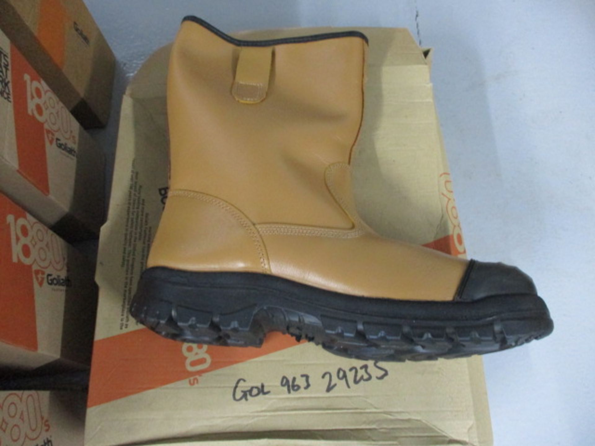 Safety footwear - Image 4 of 5