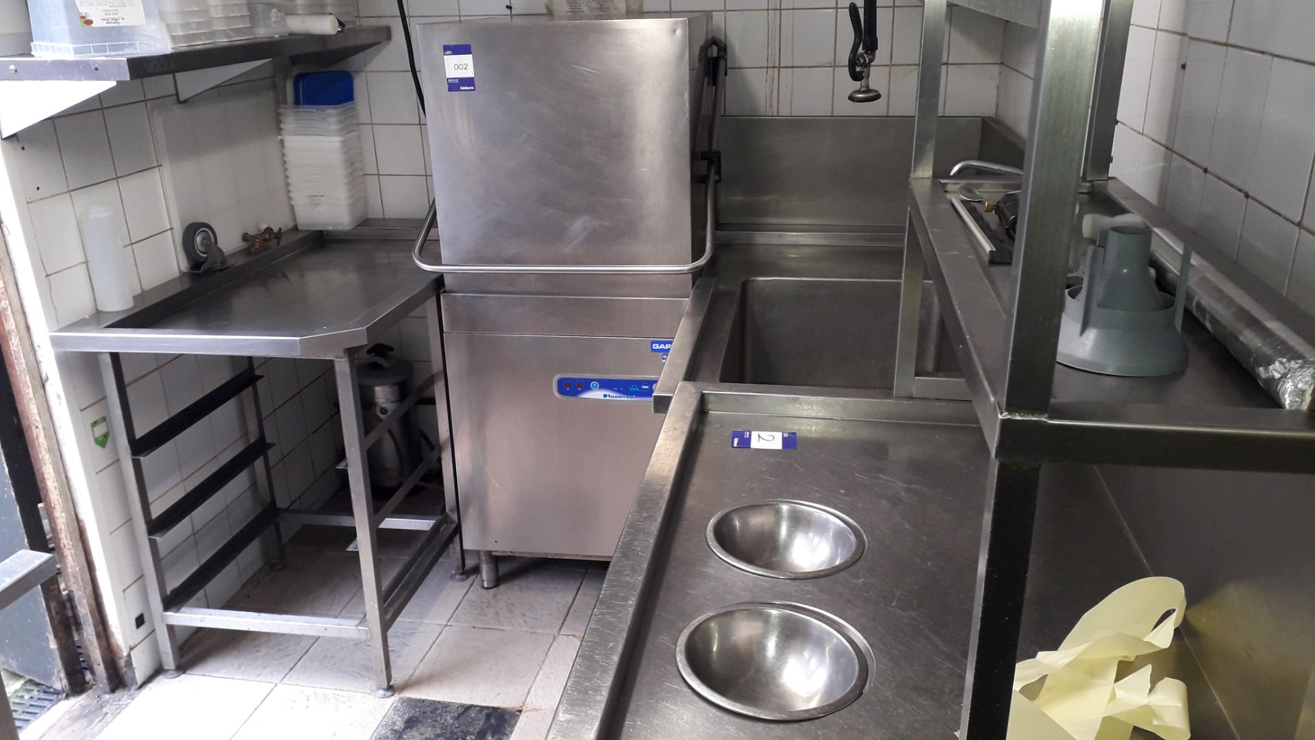 Hoonved CAP7E11 Pass Through Dishwasher Serial Number GB1803890318 with Feed Table, fitted Sink with