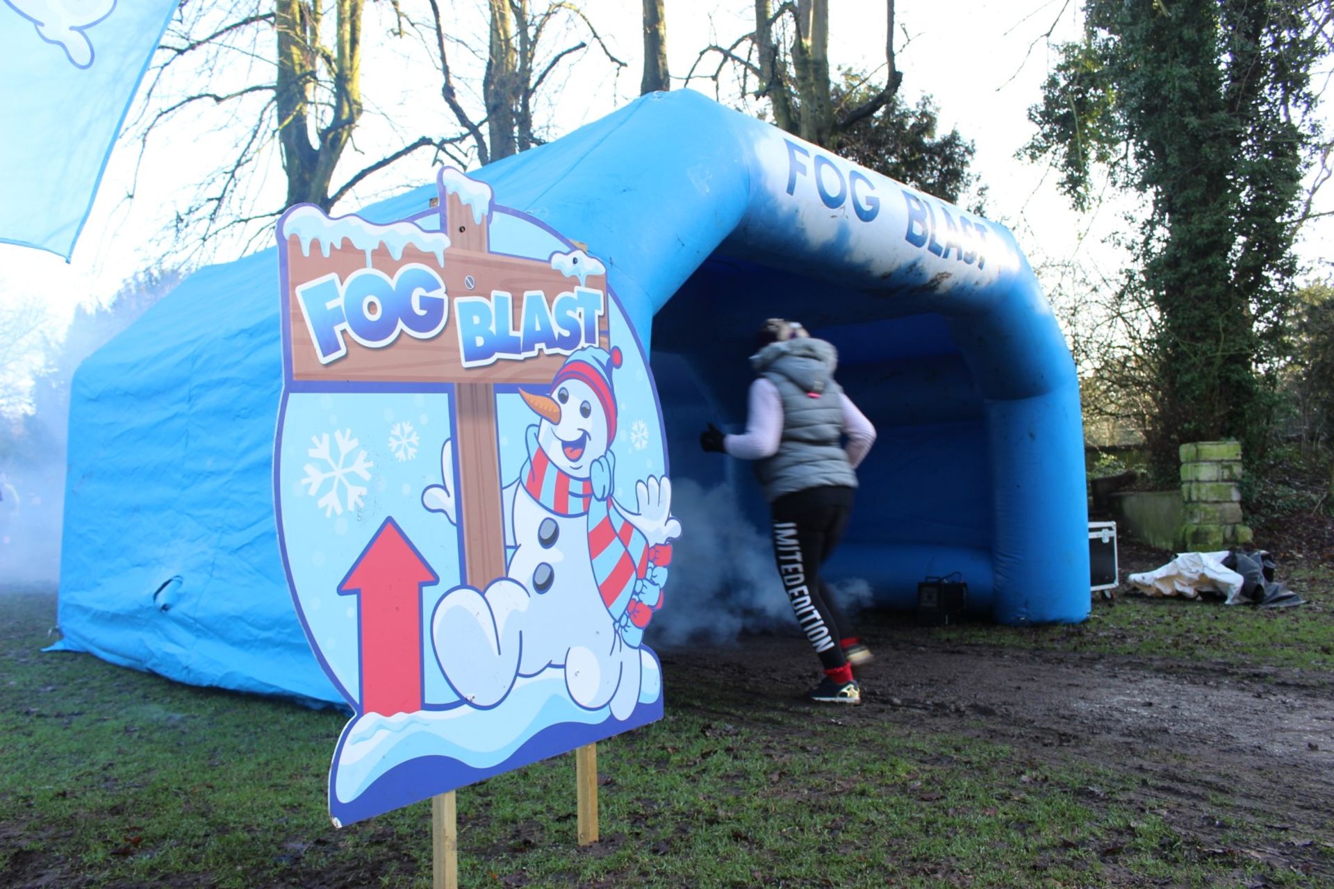 Frosty 5K Fun Run, including inflatable igloo, arc - Image 7 of 31