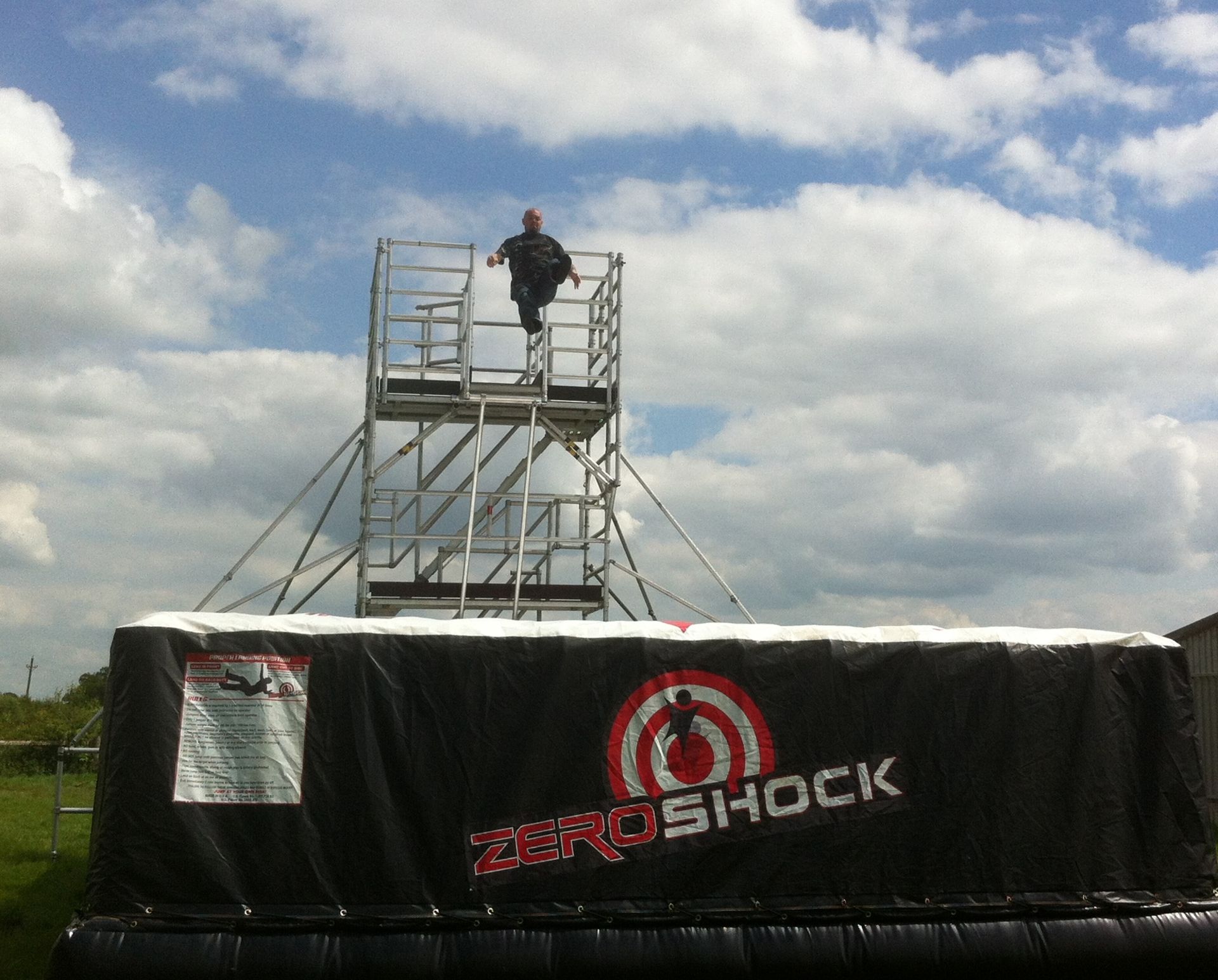 Freefall stunt bag, including tower scaffold - Image 3 of 10