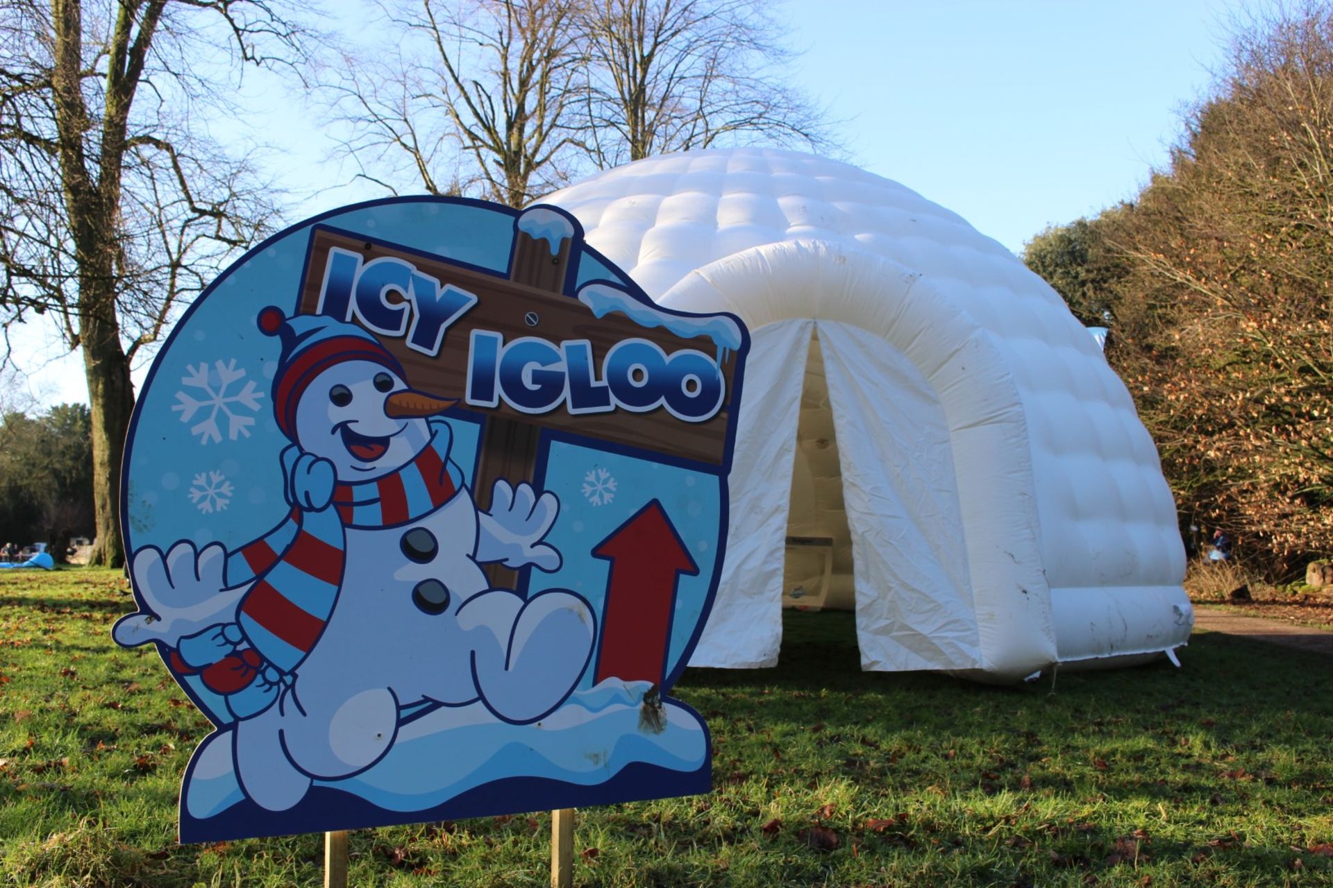 Frosty 5K Fun Run, including inflatable igloo, arc - Image 27 of 31