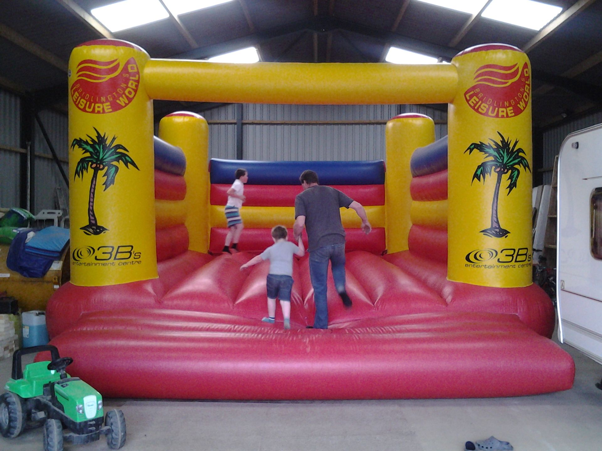 BEETEE Bouncy castle, approx. 7.2m x 5.2m x 3.5m, - Image 2 of 6
